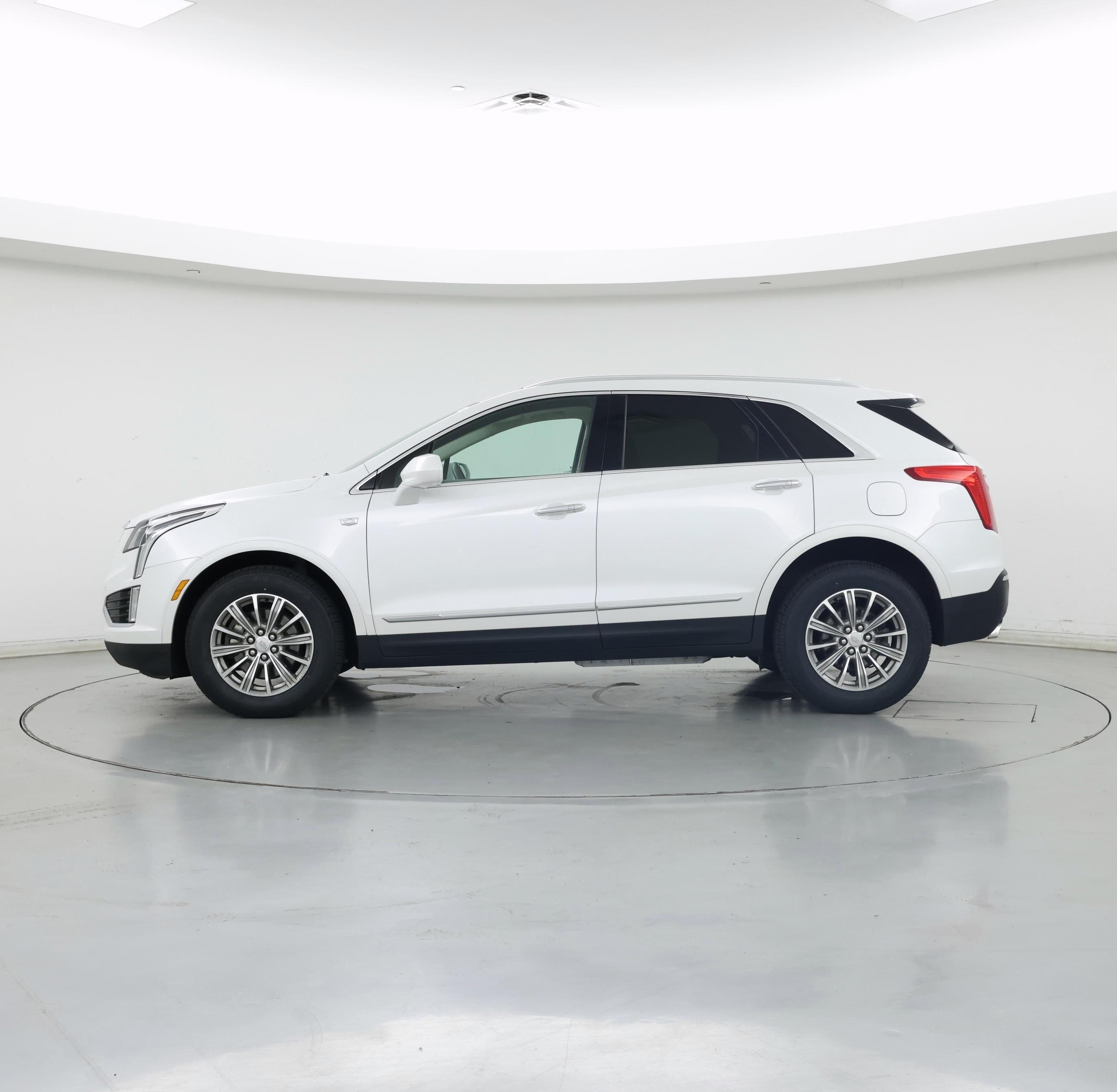 Thumbnail: 2017 Cadillac XT5 - 3