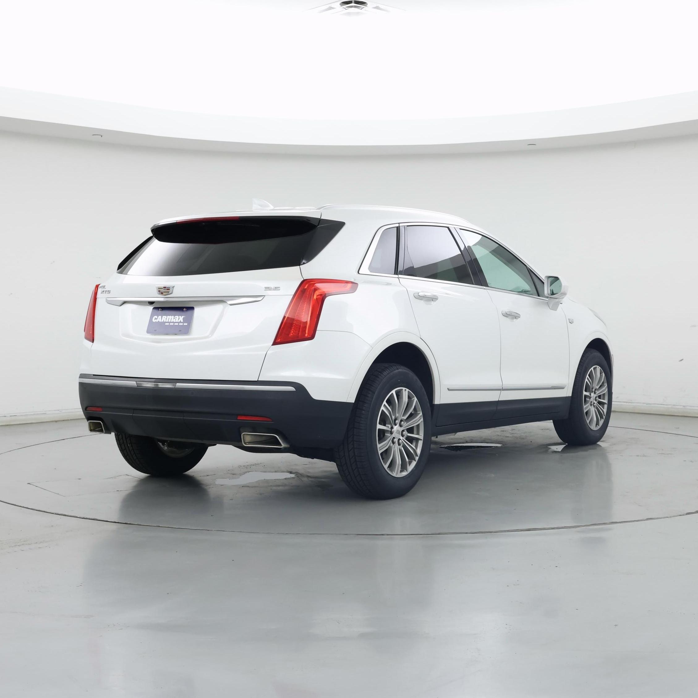 Thumbnail: 2017 Cadillac XT5 - 8