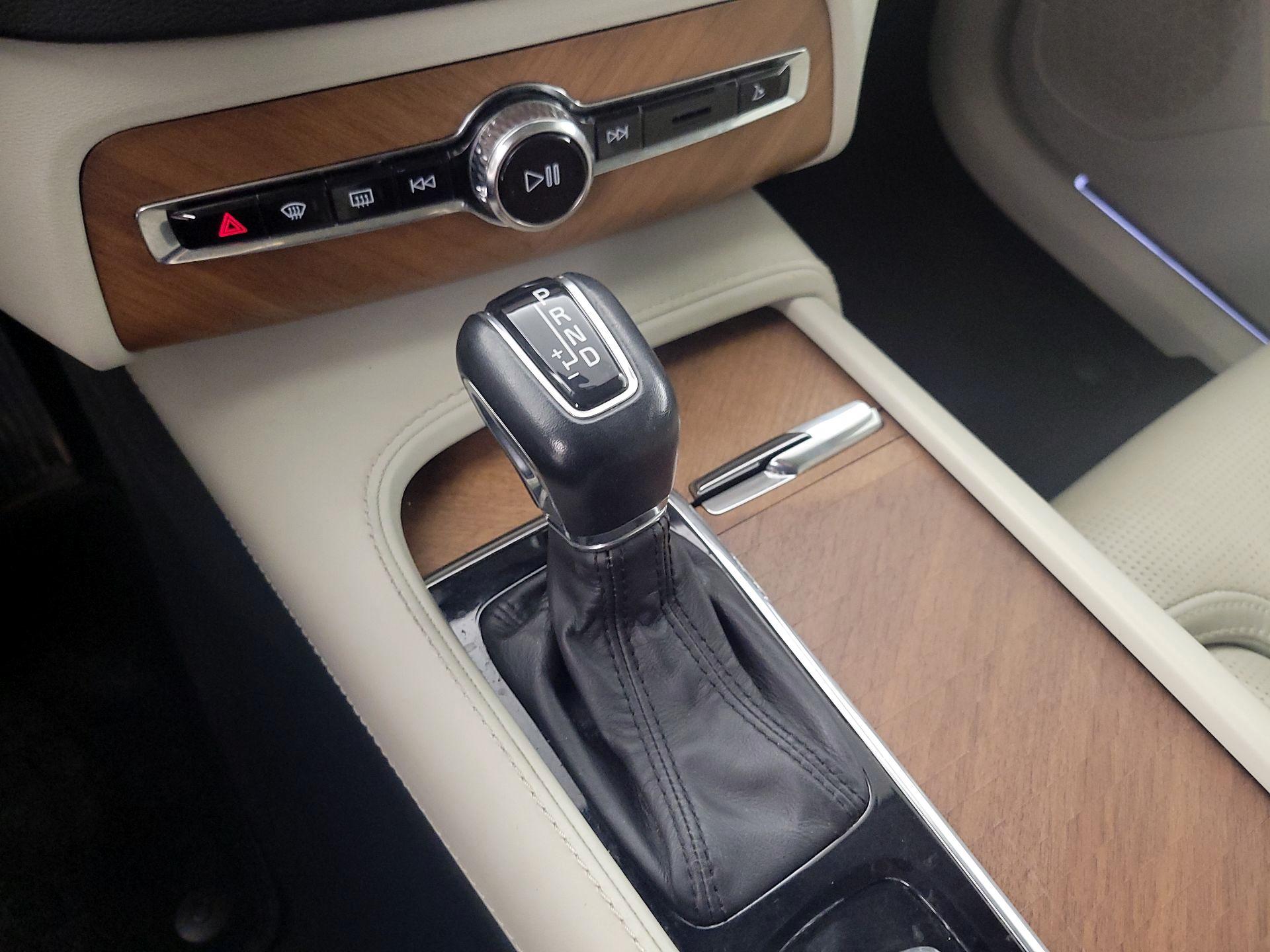 Thumbnail: 2020 Volvo XC90 - 17