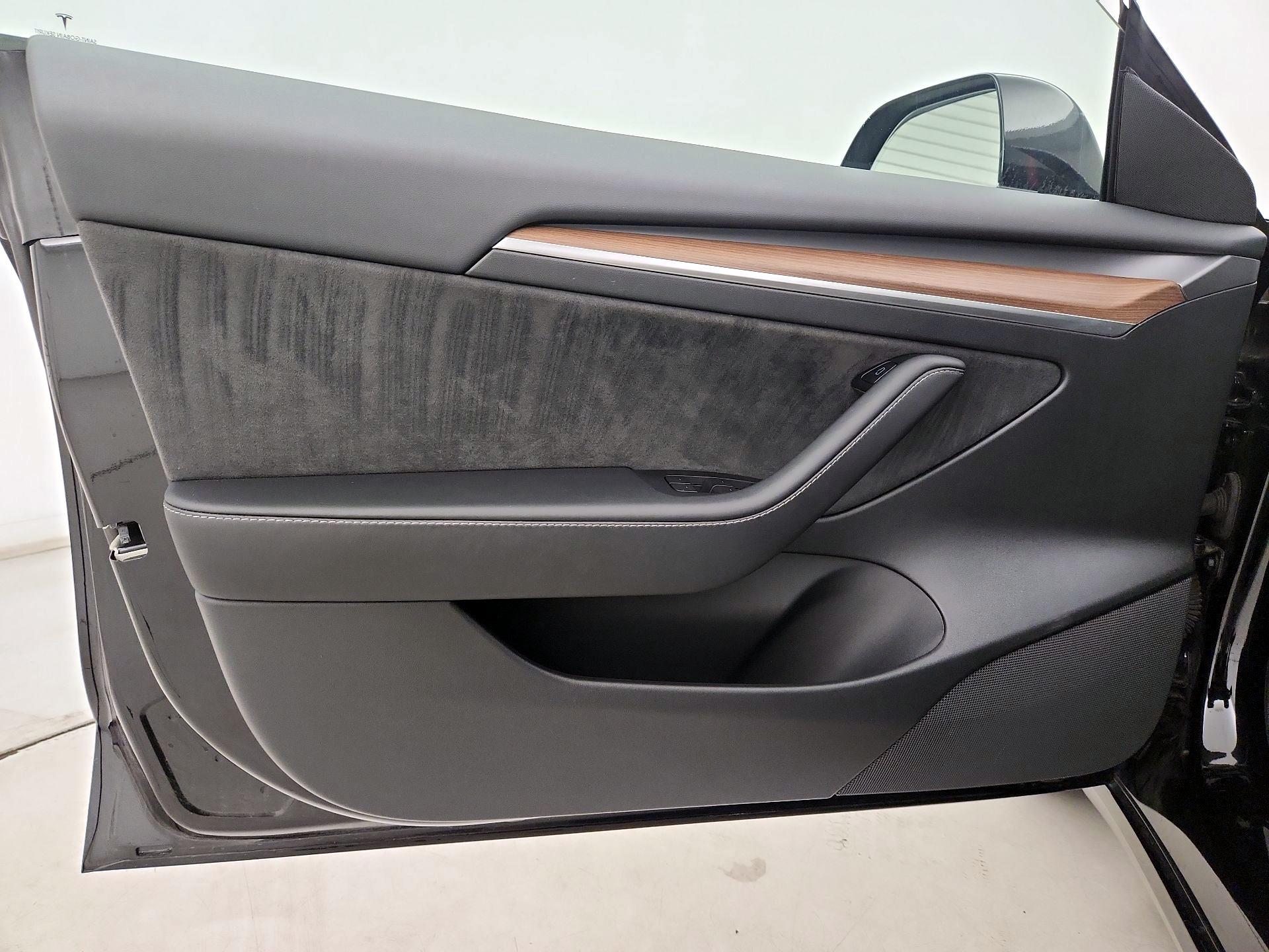 Thumbnail: 2023 Tesla Model 3 - 12