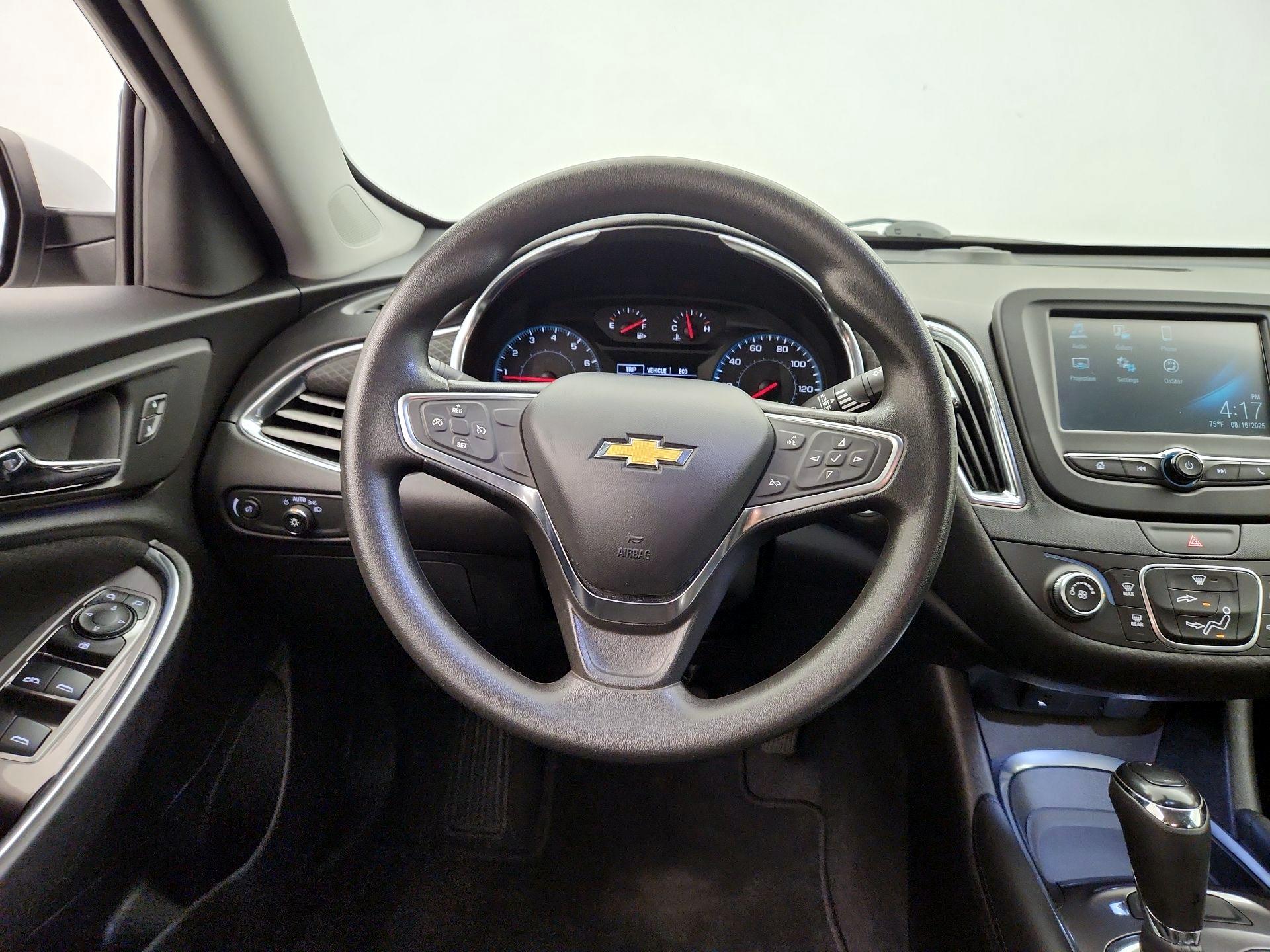 Thumbnail: 2018 Chevrolet Malibu - 10