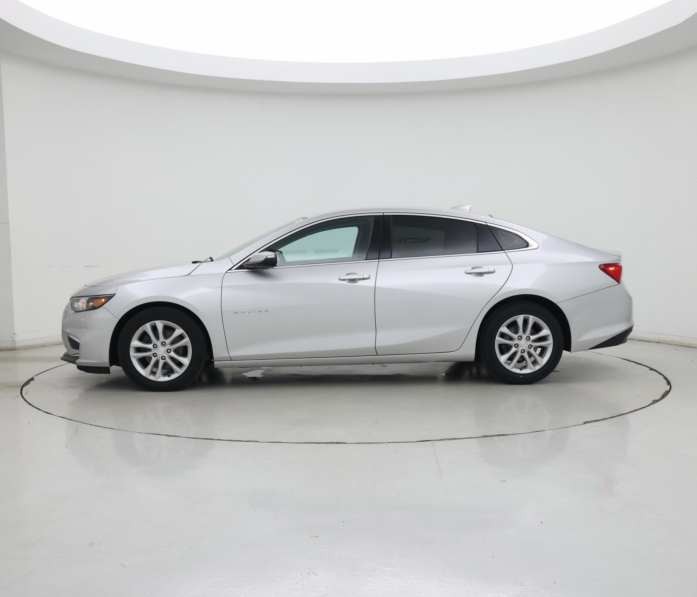Thumbnail: 2018 Chevrolet Malibu - 3