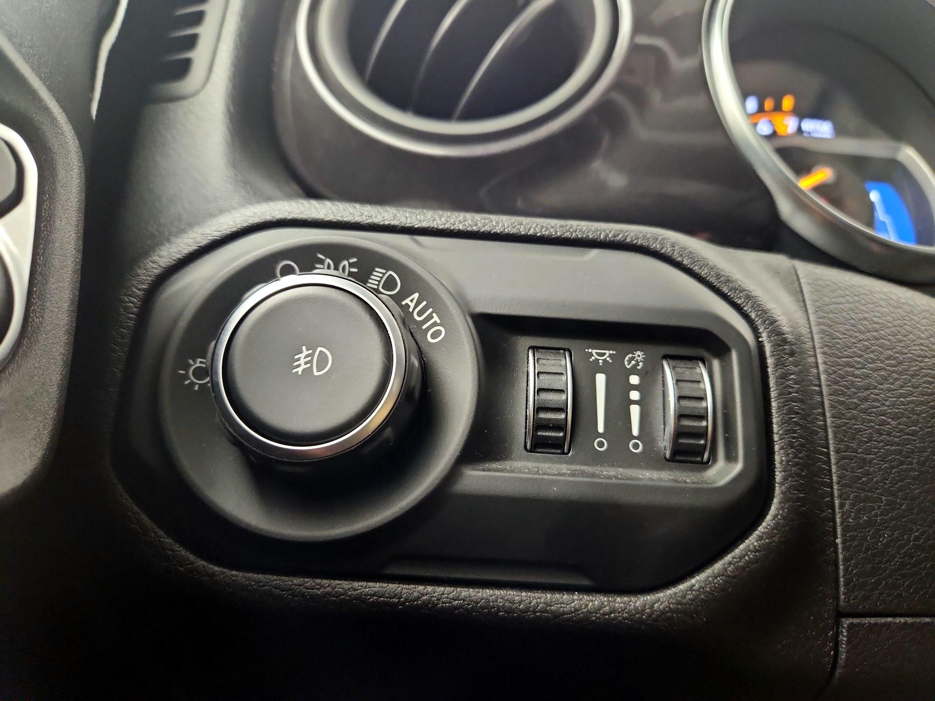 Thumbnail: 2019 Jeep Wrangler - 13
