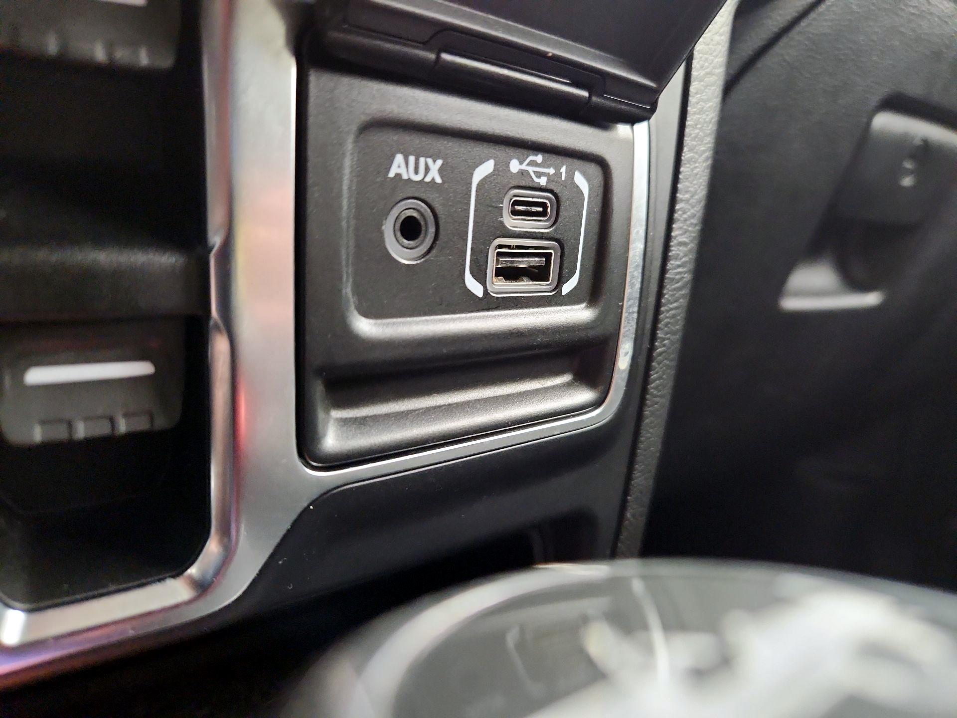Thumbnail: 2019 Jeep Wrangler - 18