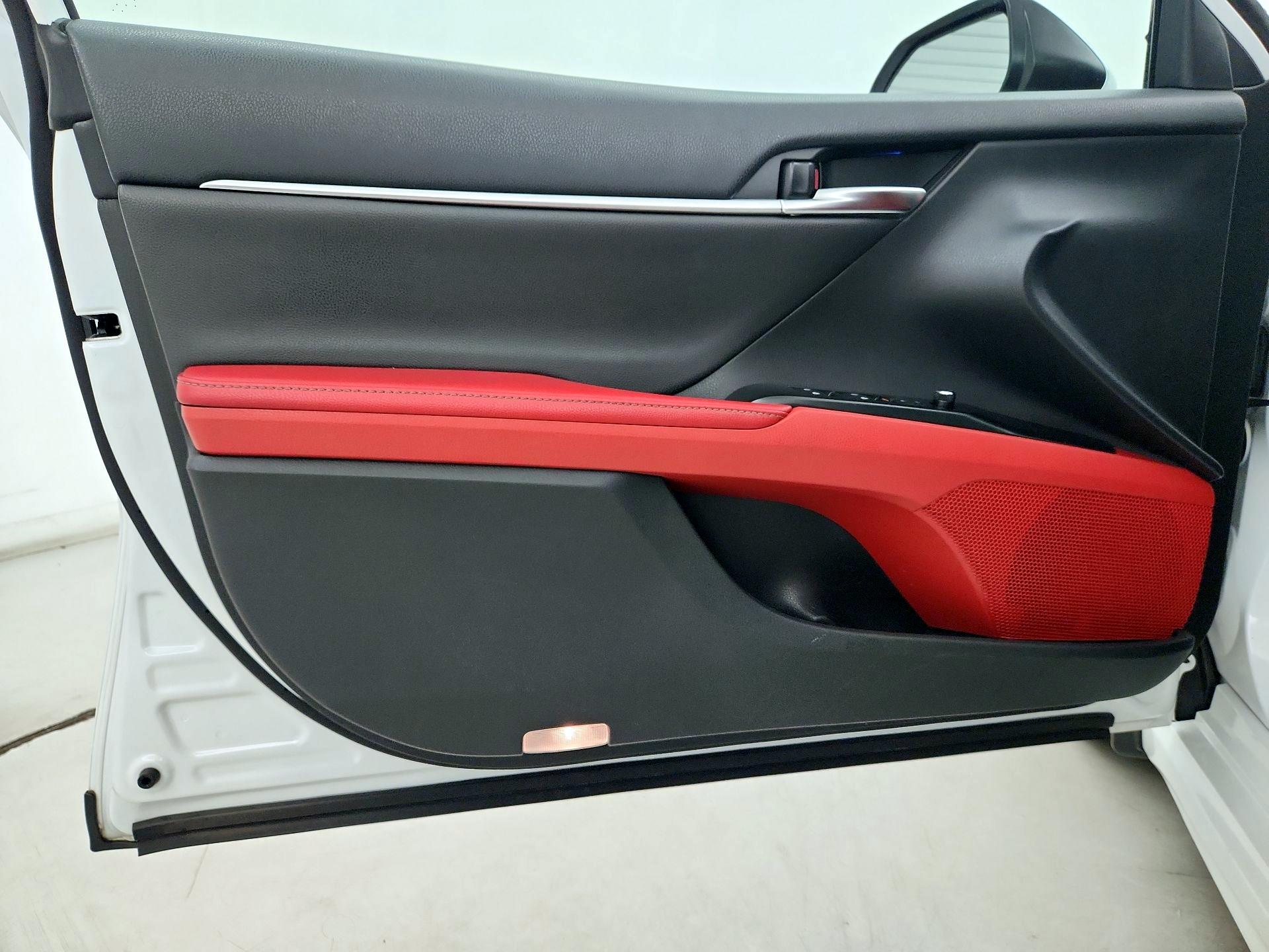 Thumbnail: 2019 Toyota Camry - 12