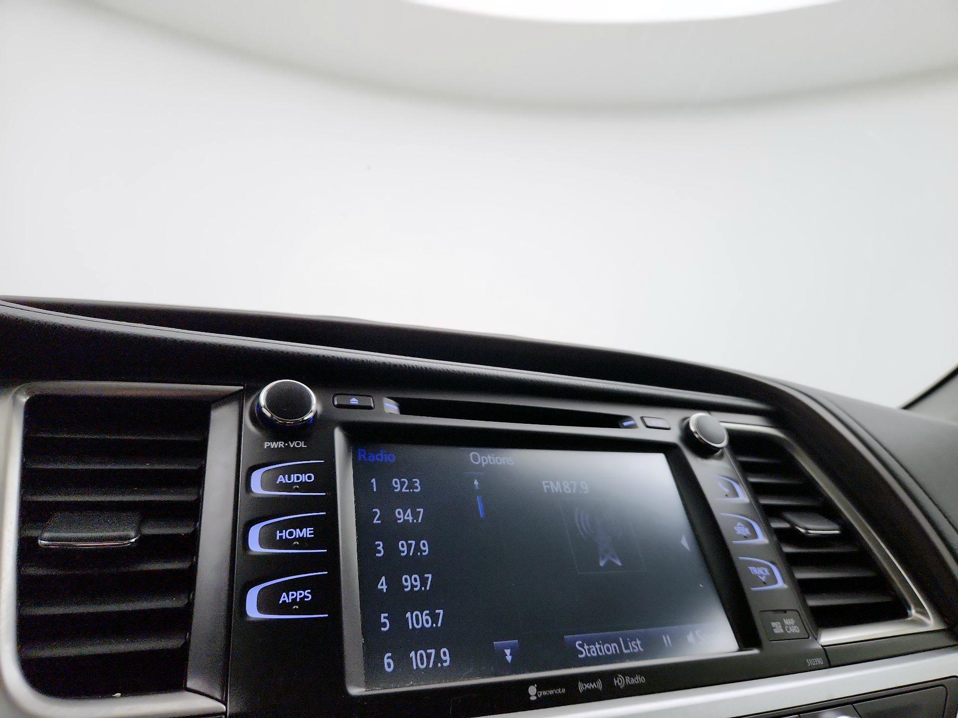 Thumbnail: 2019 Toyota Highlander - 15