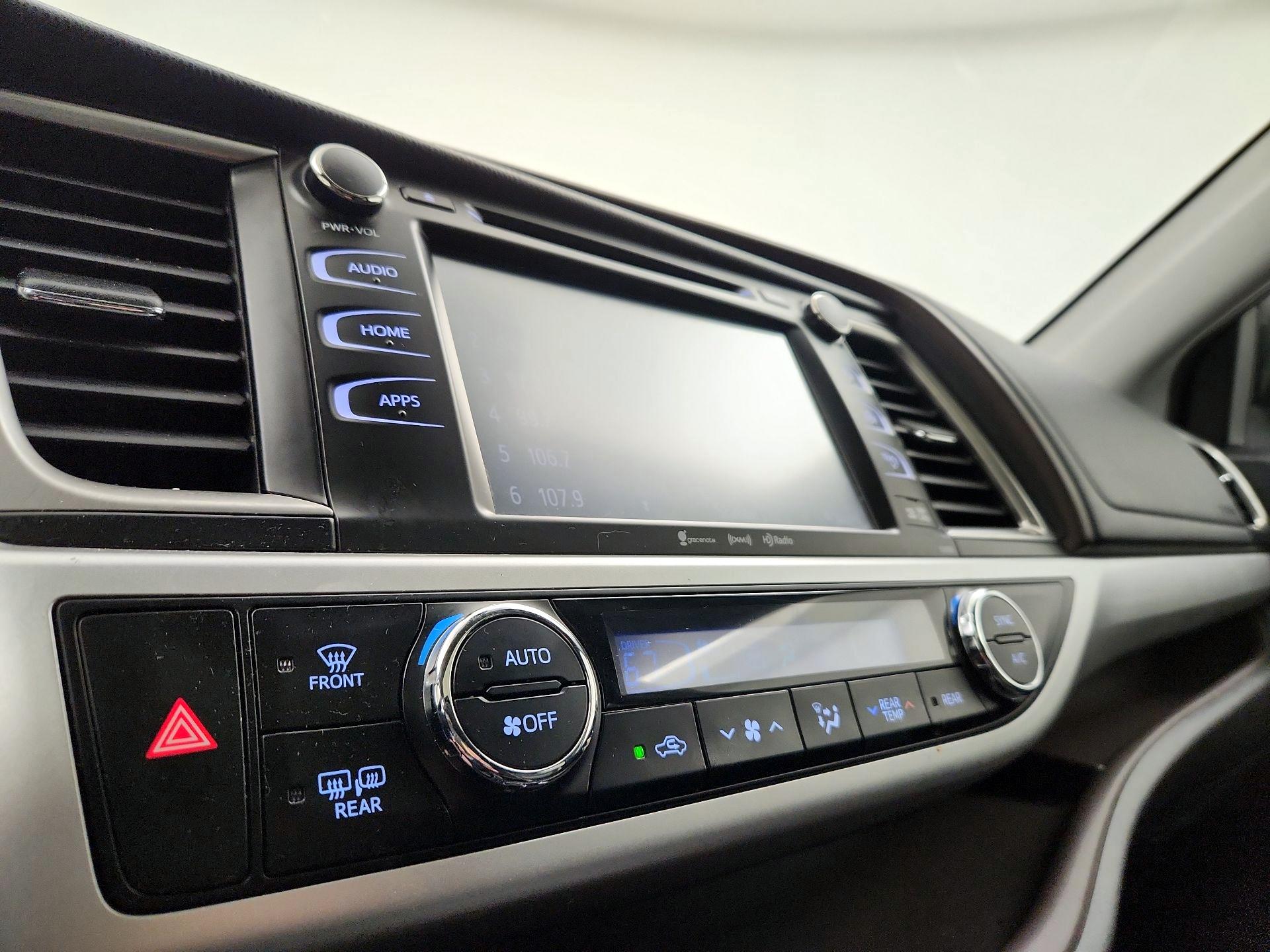 Thumbnail: 2019 Toyota Highlander - 16