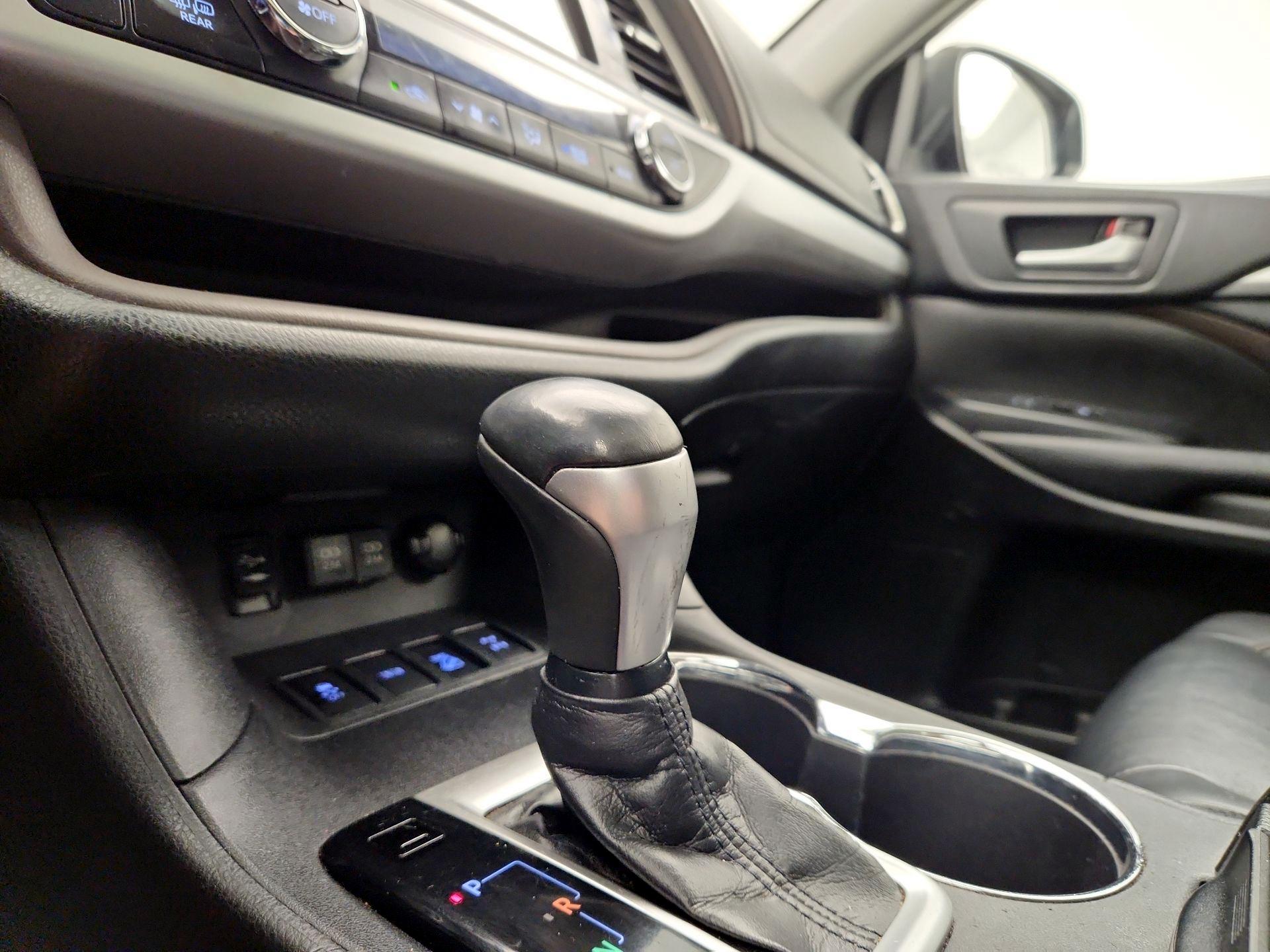 Thumbnail: 2019 Toyota Highlander - 17