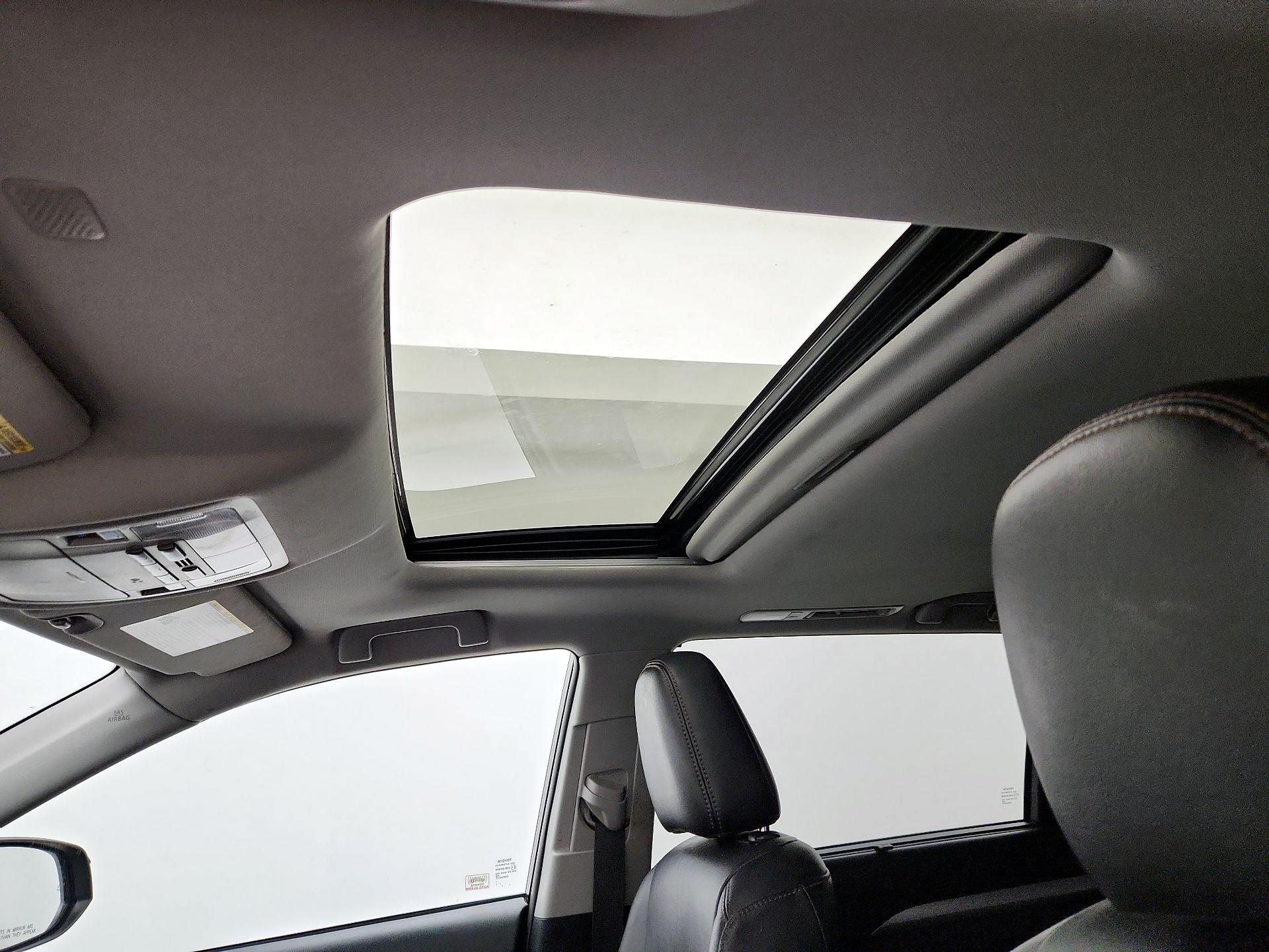 Thumbnail: 2019 Toyota Highlander - 19