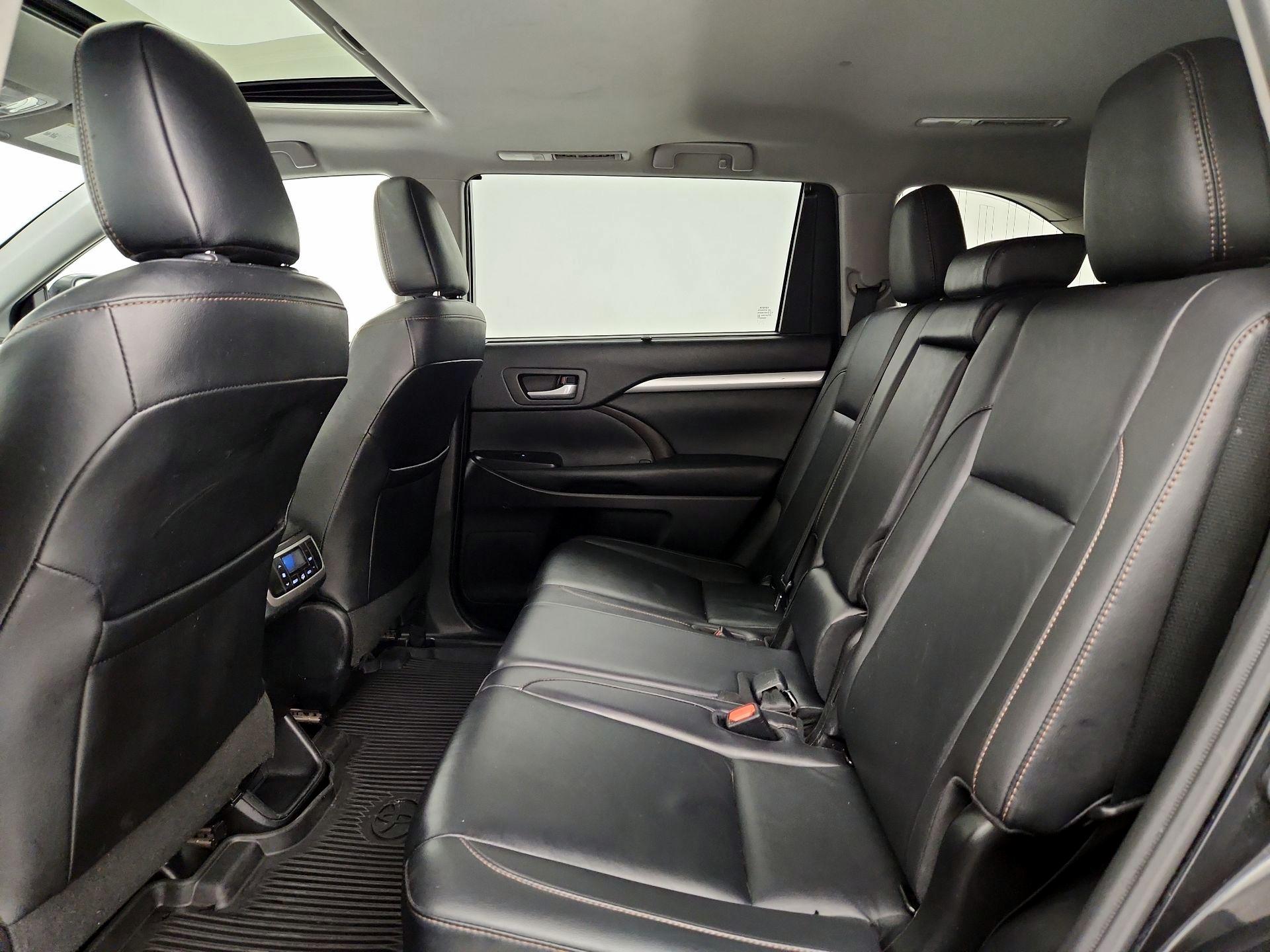 Thumbnail: 2019 Toyota Highlander - 20