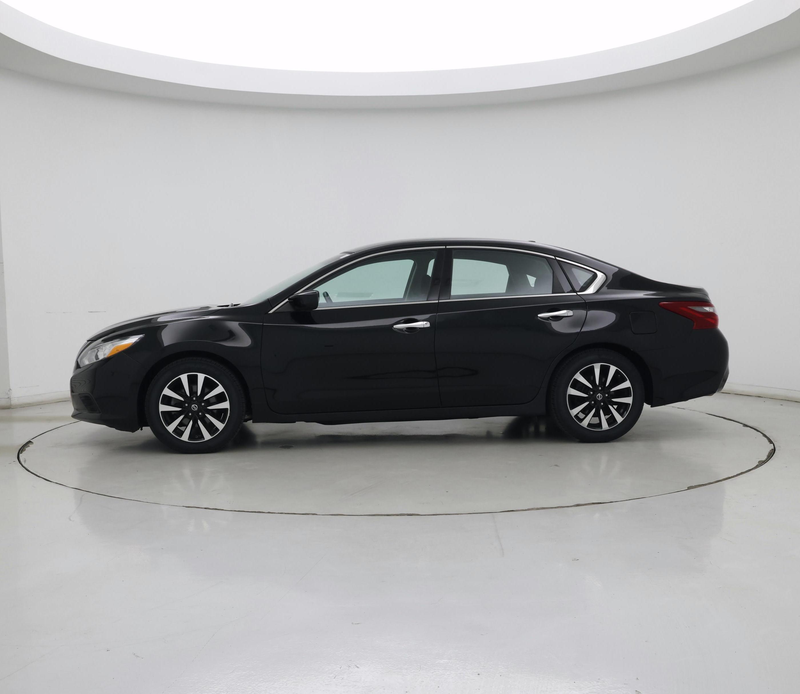 Thumbnail: 2018 Nissan Altima - 3