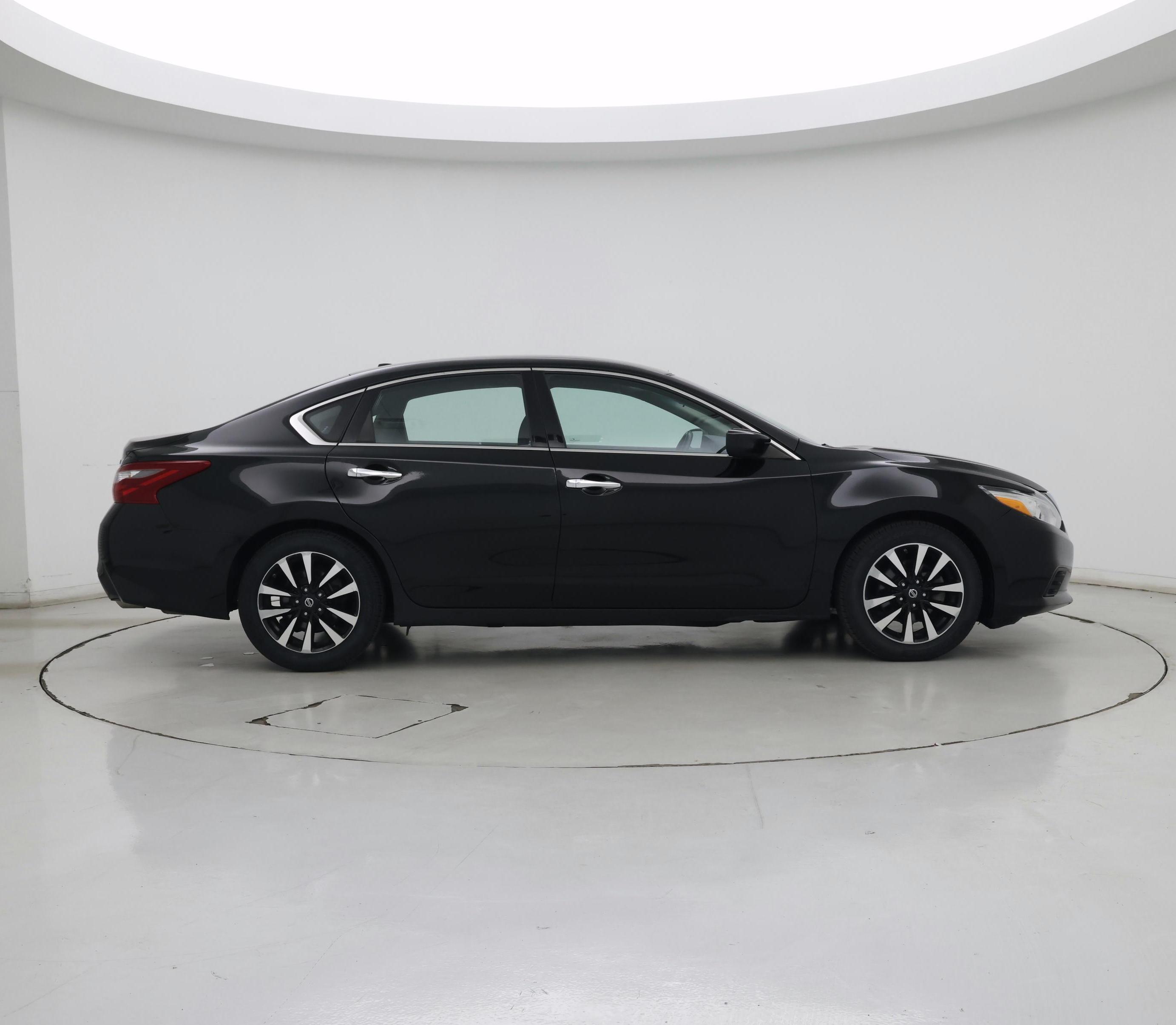 Thumbnail: 2018 Nissan Altima - 7