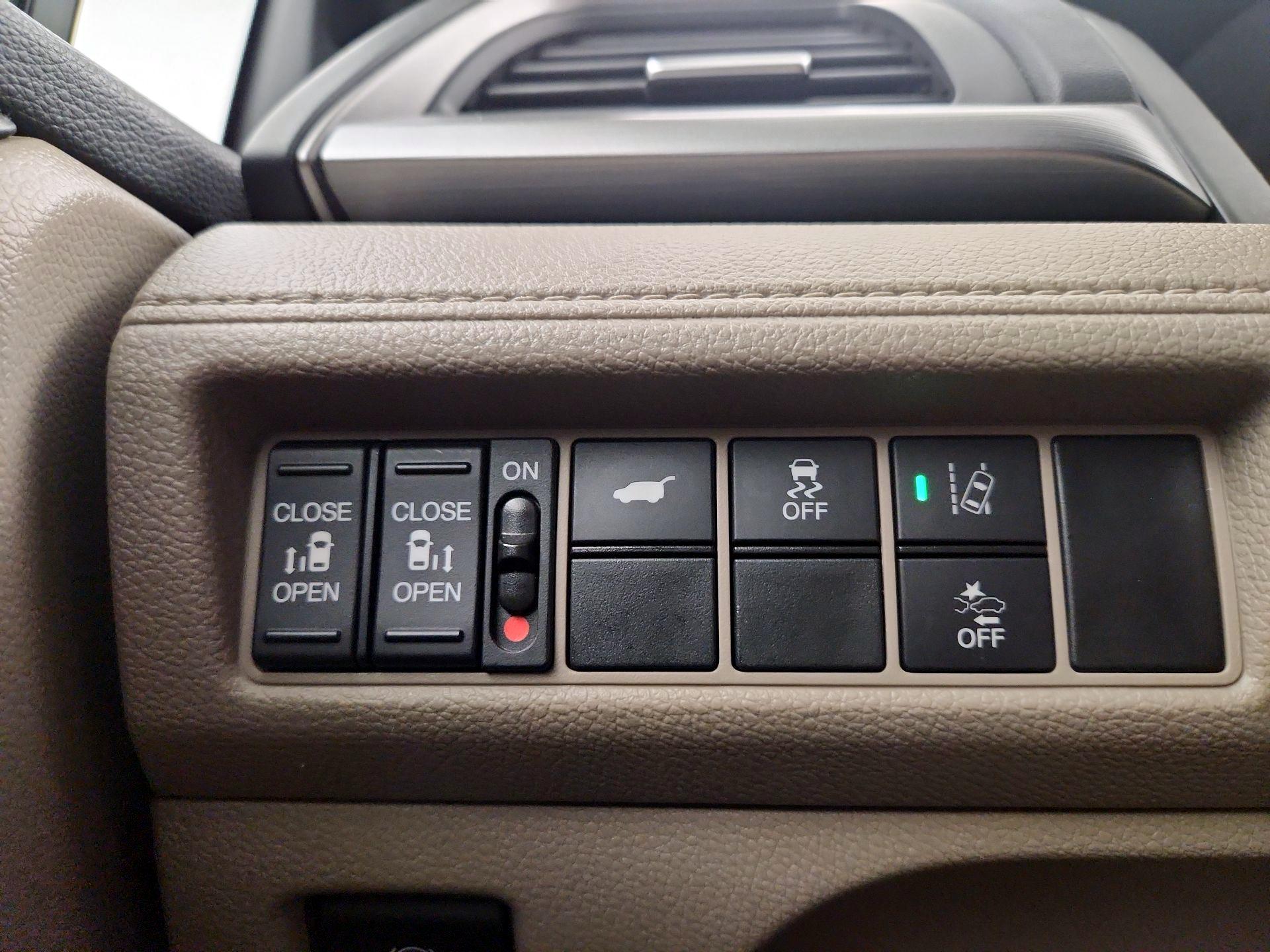 Thumbnail: 2019 Honda Odyssey - 13