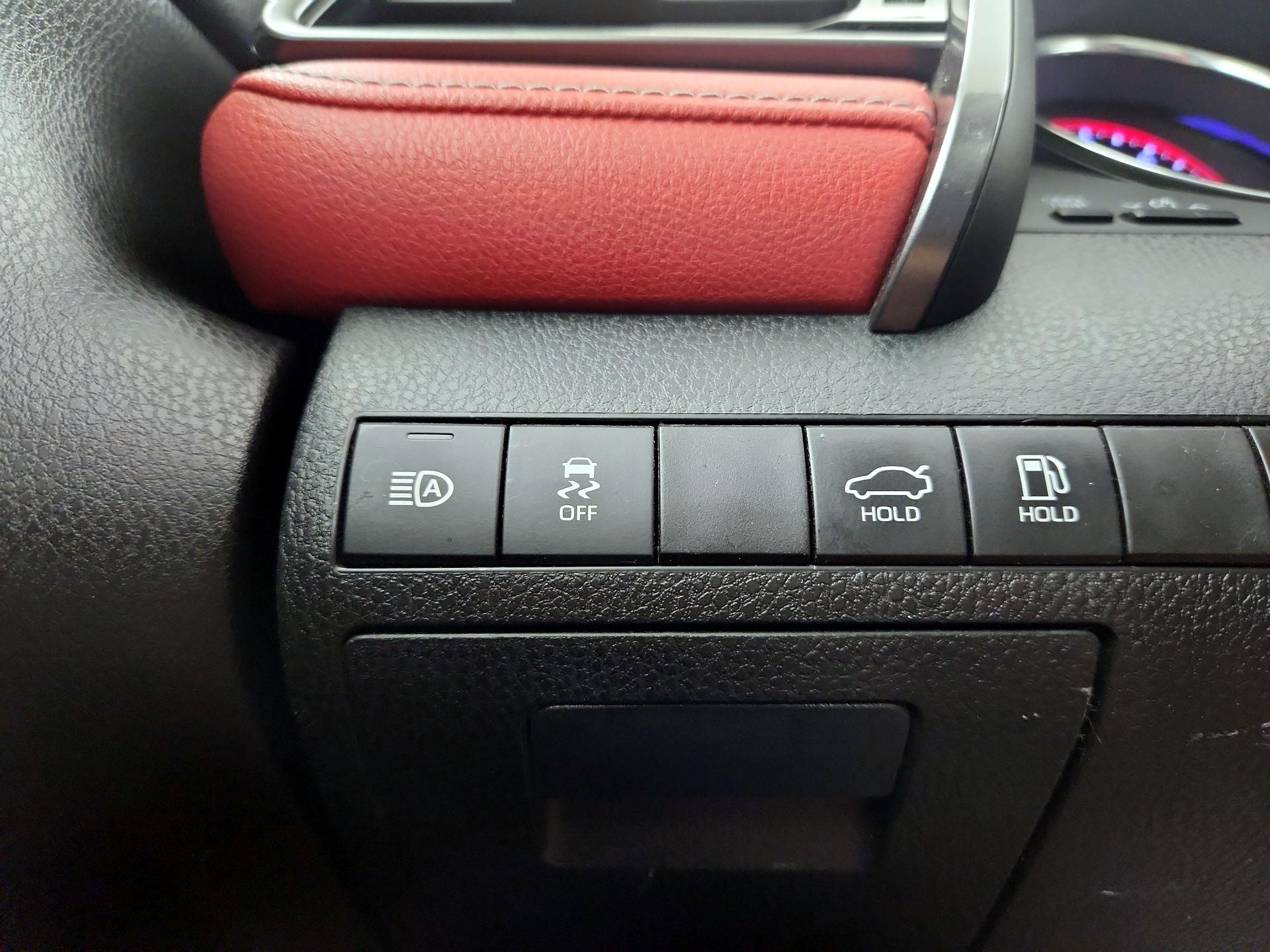 Thumbnail: 2019 Toyota Camry - 13
