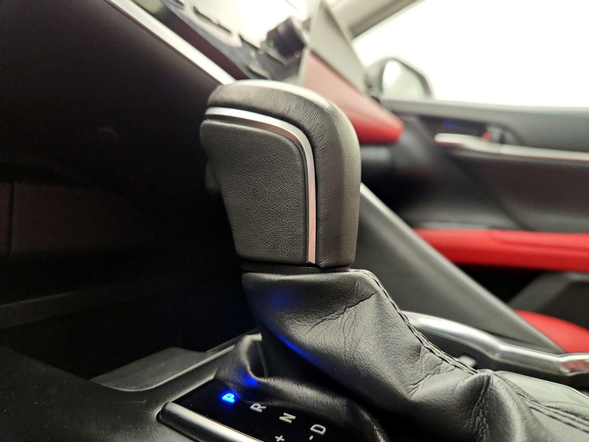 Thumbnail: 2019 Toyota Camry - 17