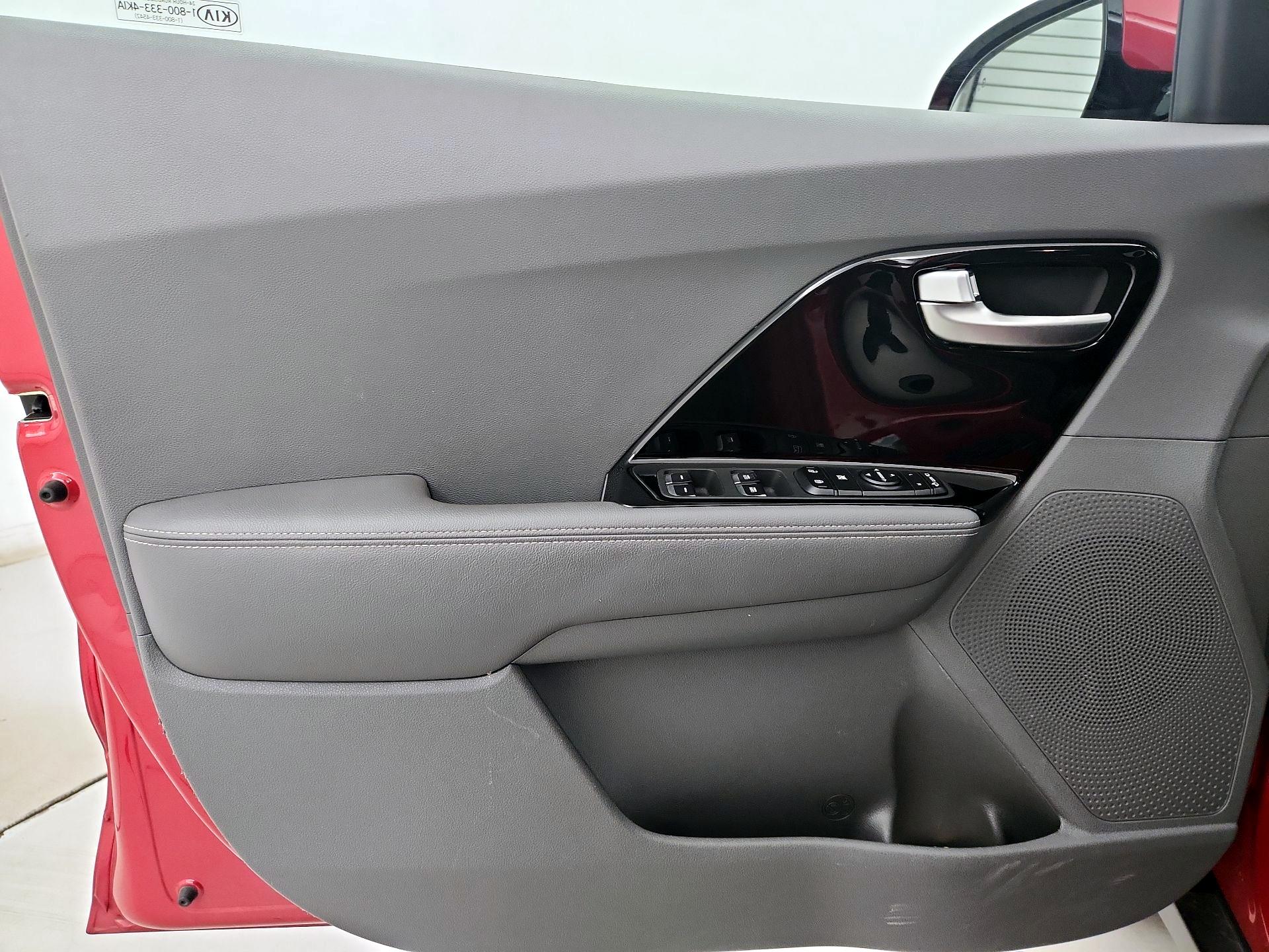 Thumbnail: 2019 Kia Niro - 12