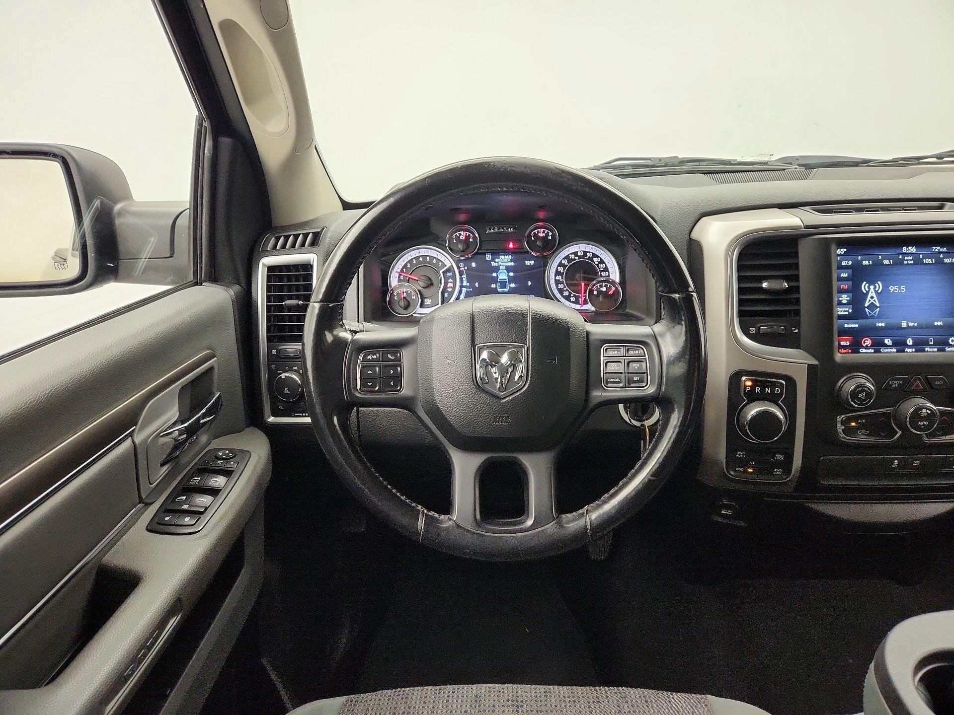 Thumbnail: 2019 RAM 1500 Classic - 10