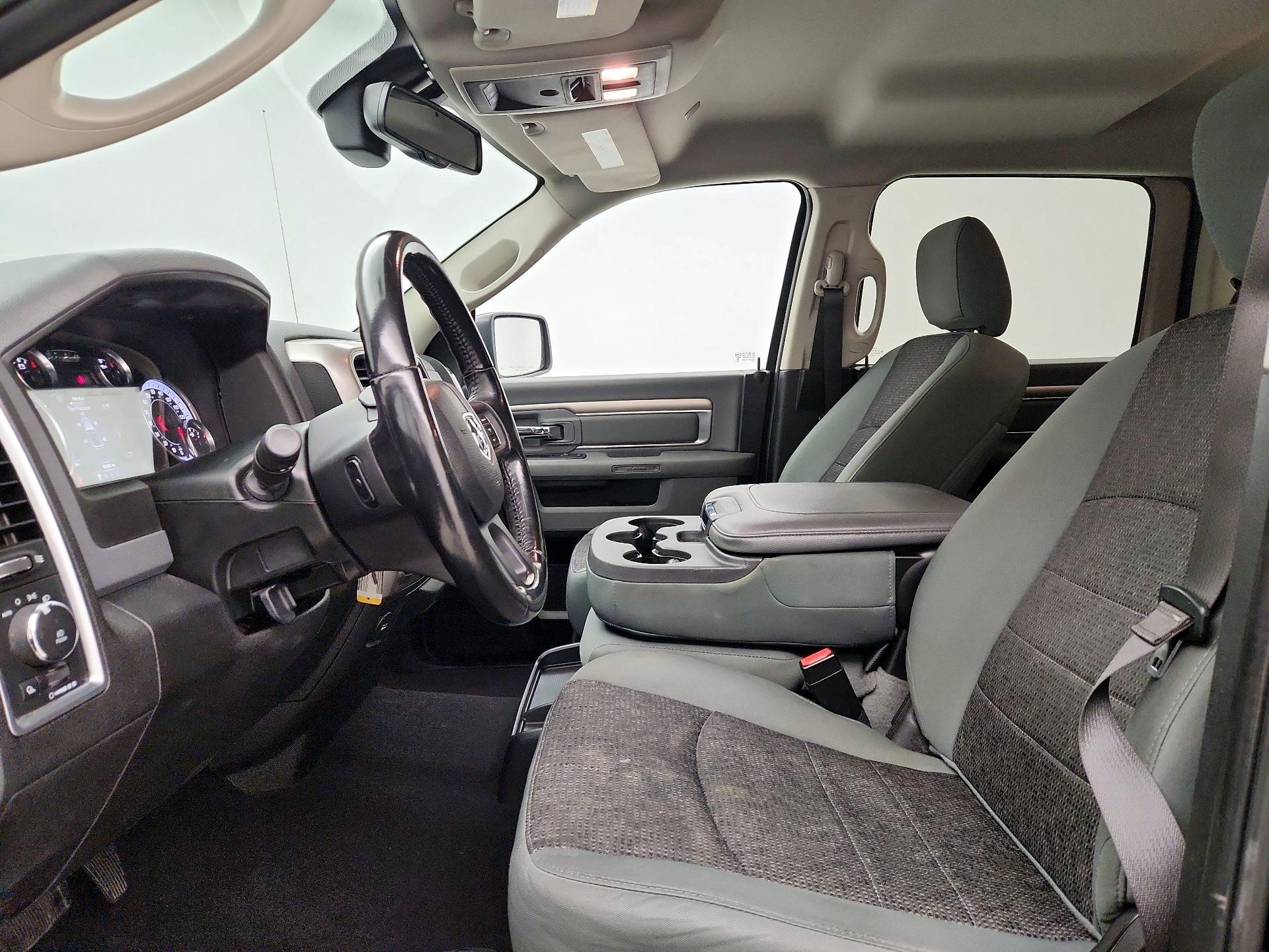 Thumbnail: 2019 RAM 1500 Classic - 11