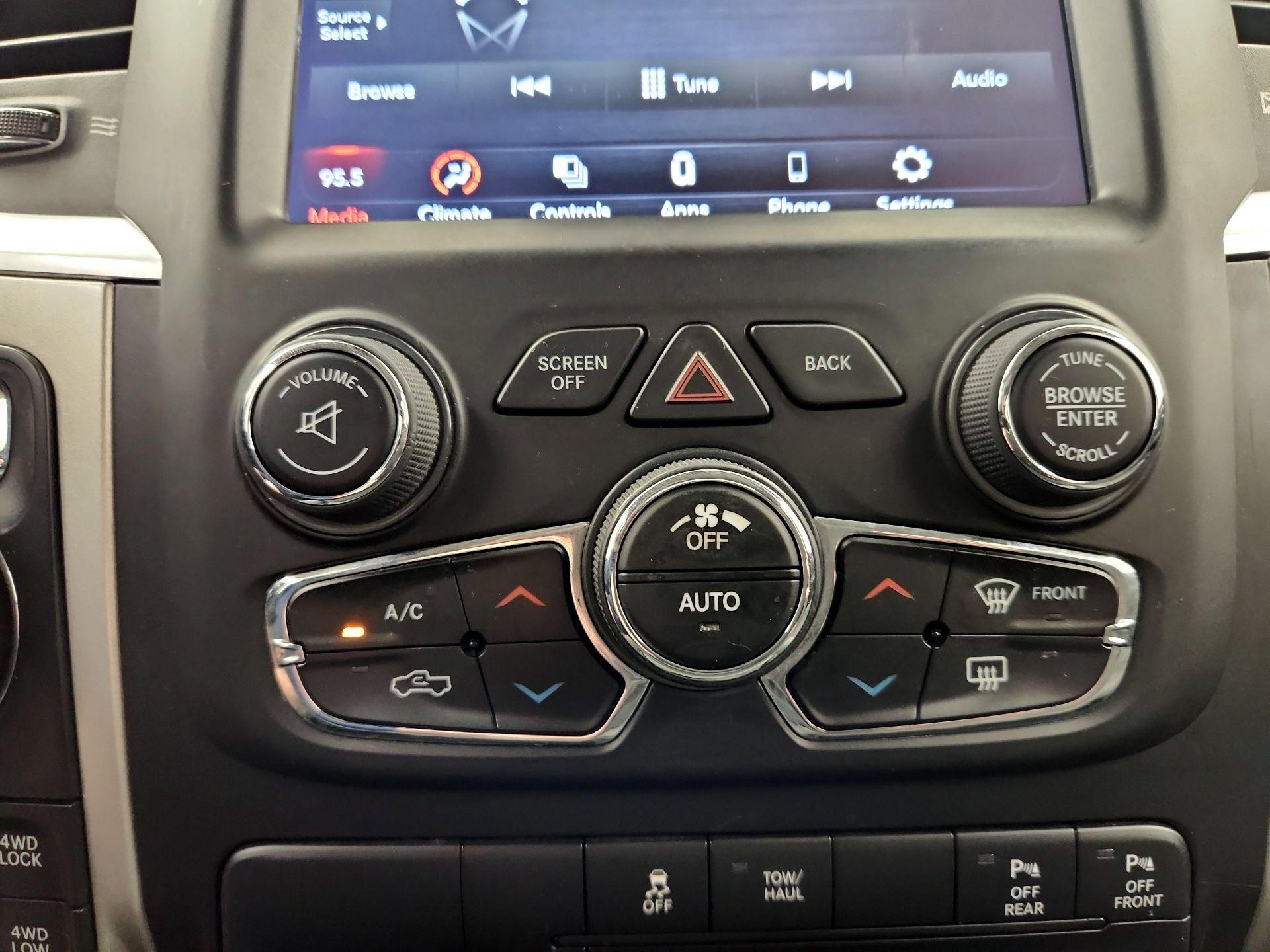 Thumbnail: 2019 RAM 1500 Classic - 16