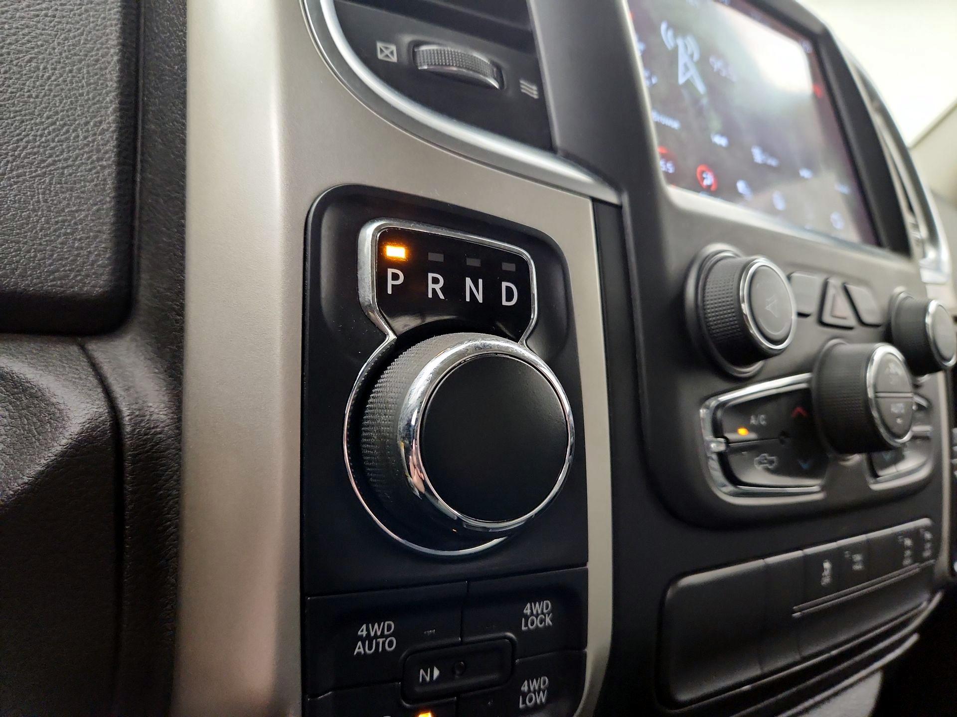 Thumbnail: 2019 RAM 1500 Classic - 17