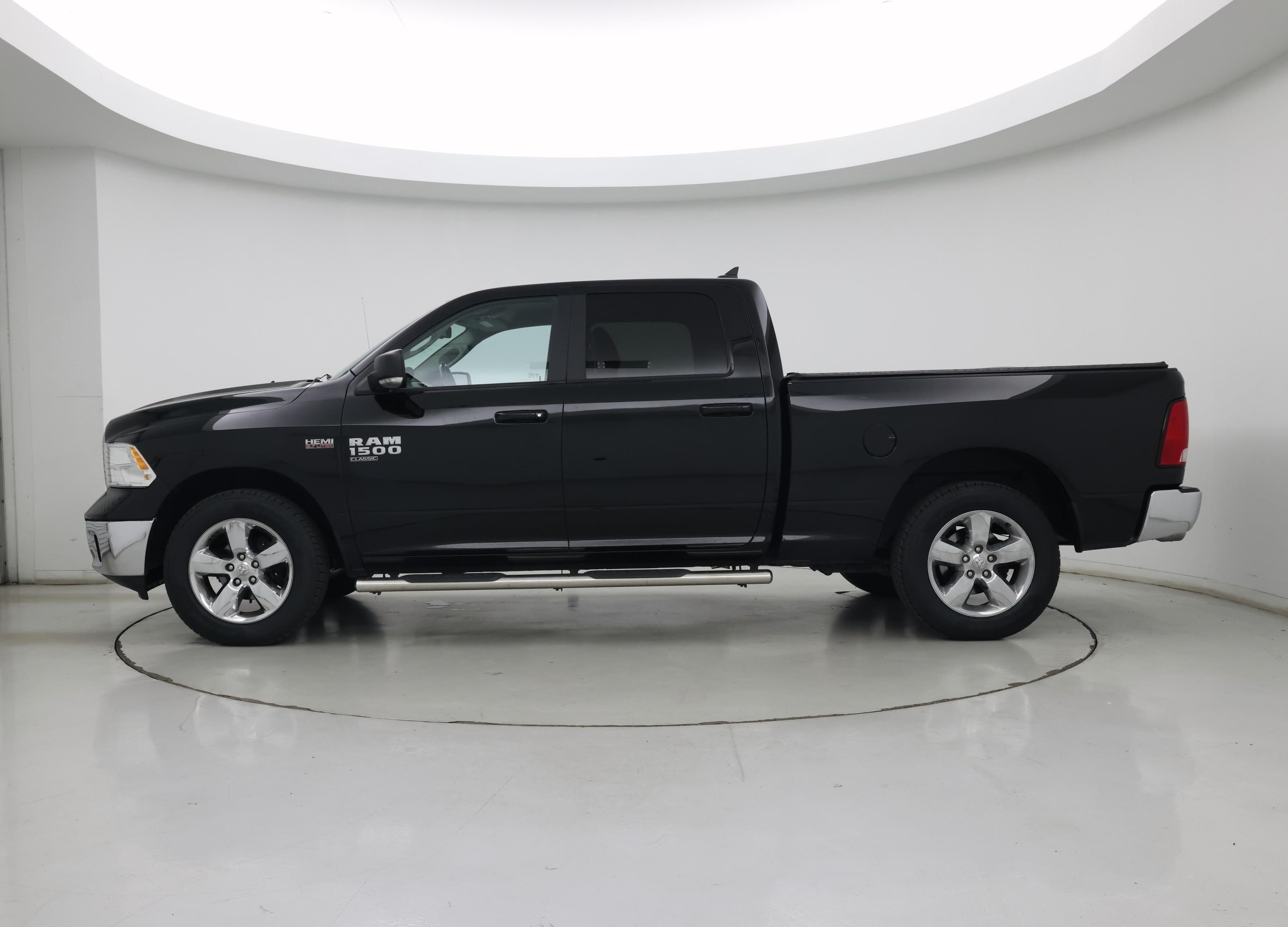 Thumbnail: 2019 RAM 1500 Classic - 3