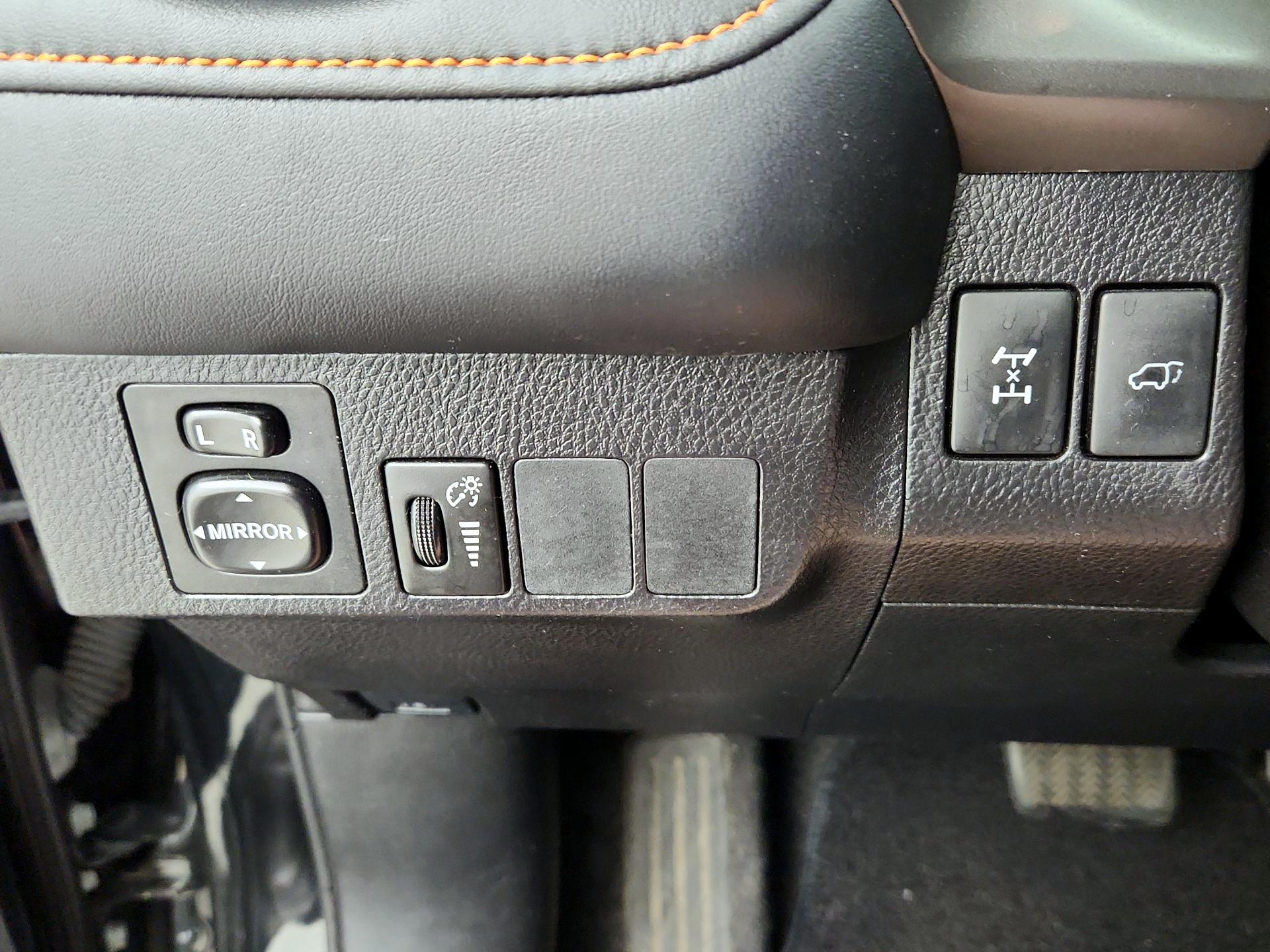 Thumbnail: 2016 Toyota RAV4 - 13