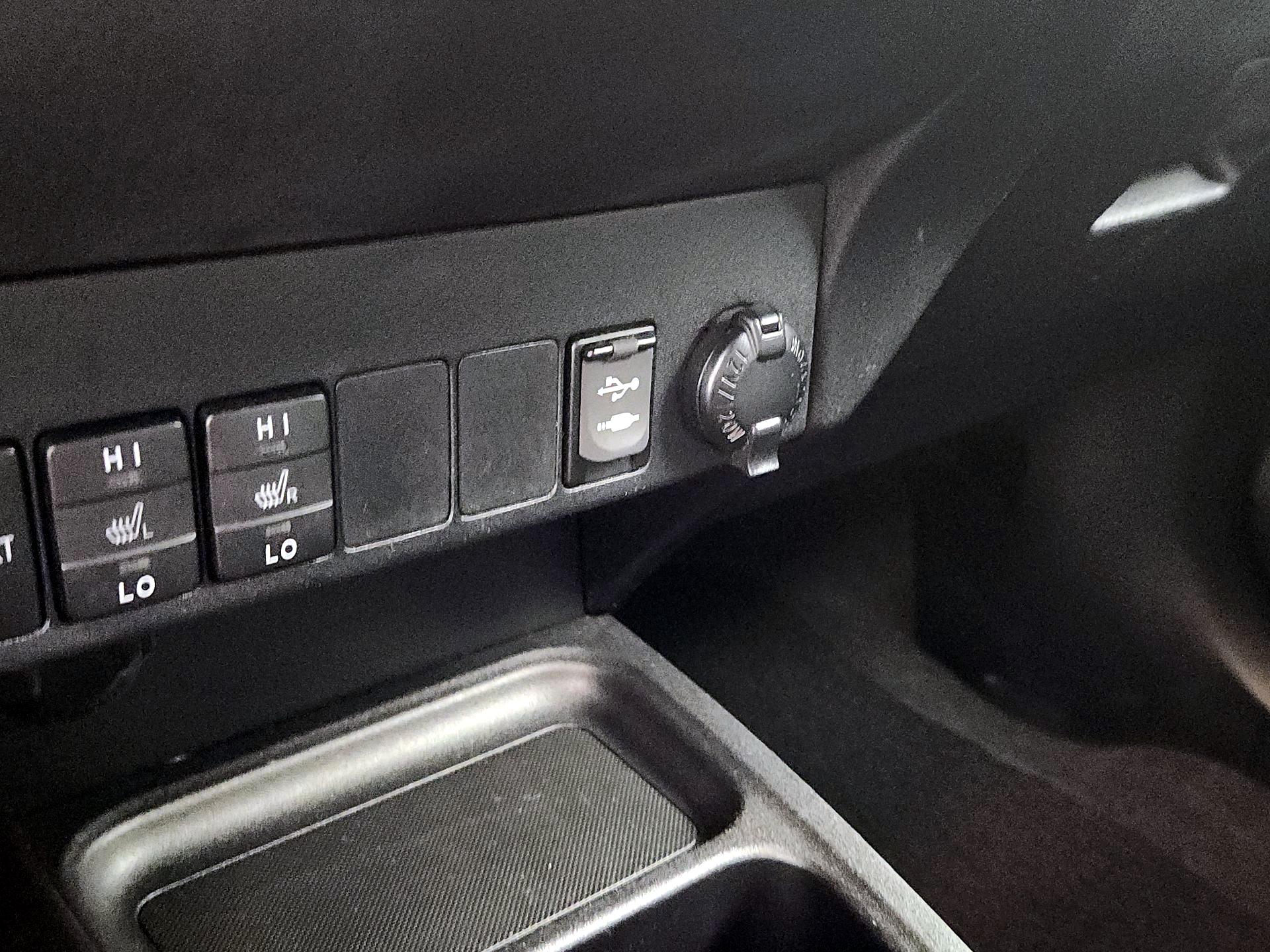 Thumbnail: 2016 Toyota RAV4 - 18
