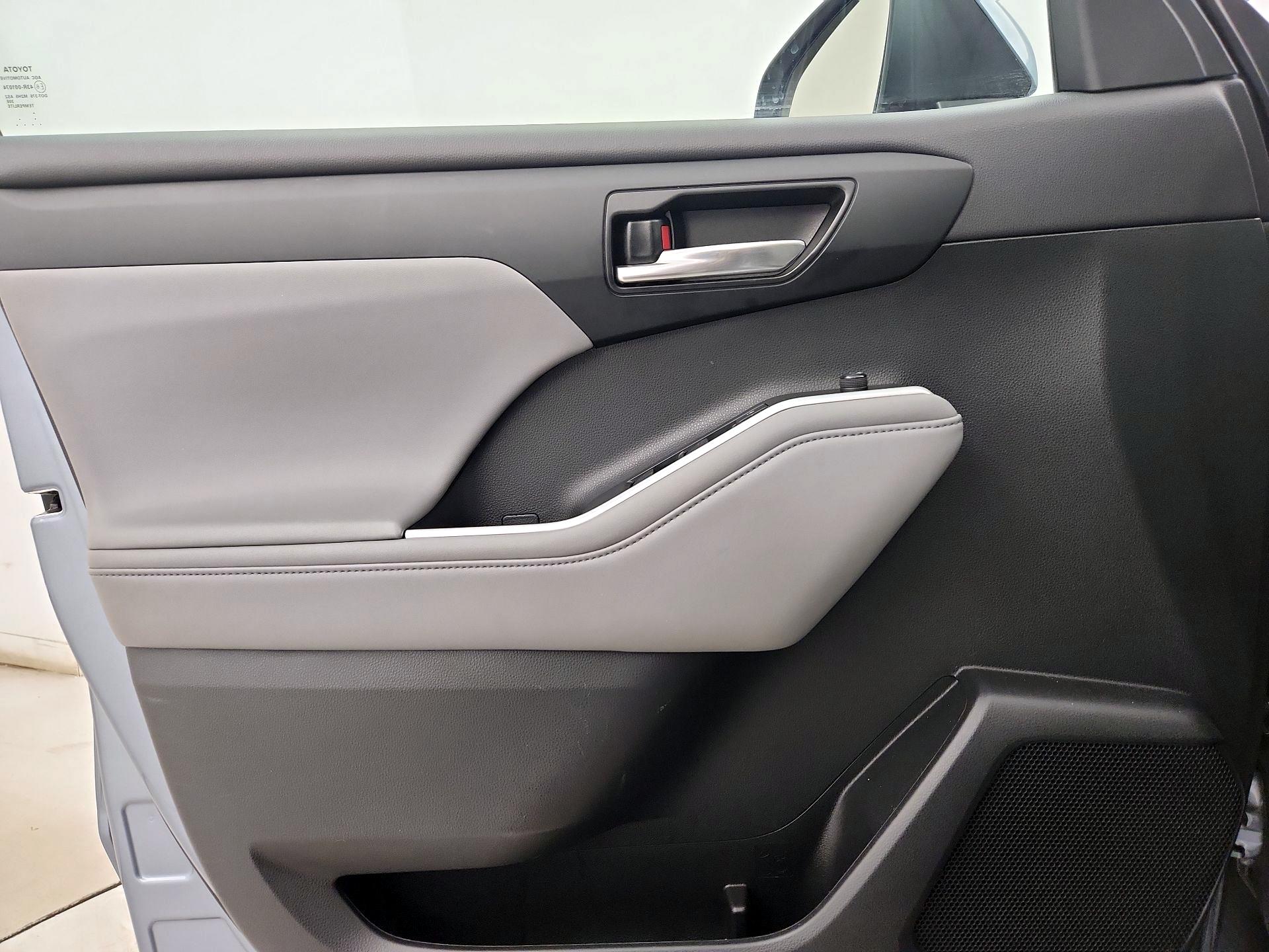 Thumbnail: 2021 Toyota Highlander - 12