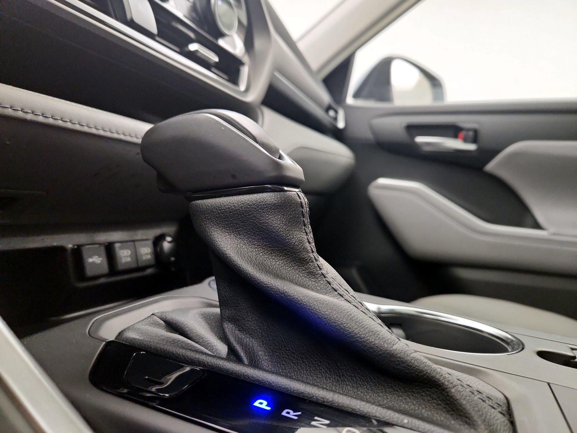 Thumbnail: 2021 Toyota Highlander - 18