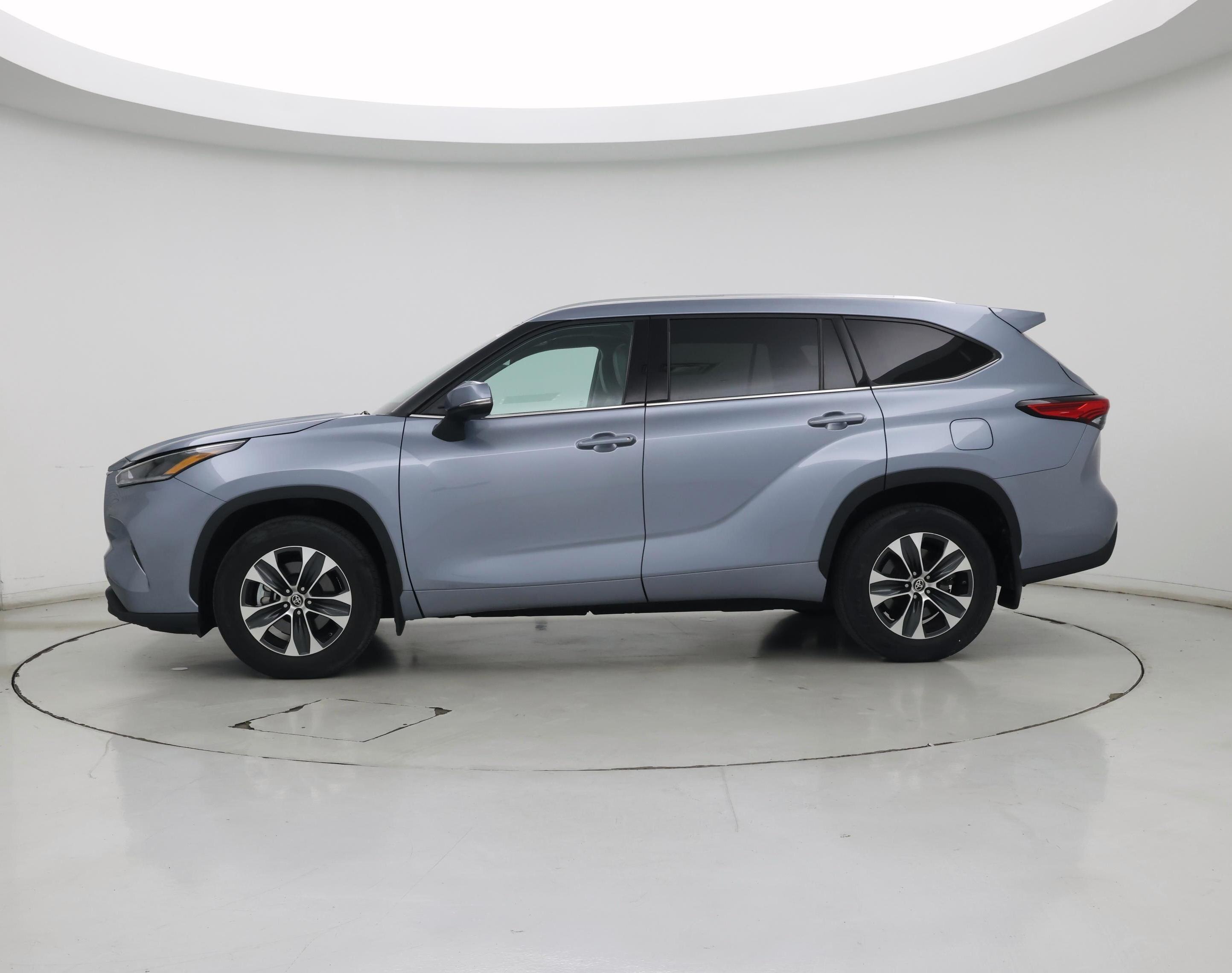 Thumbnail: 2021 Toyota Highlander - 3