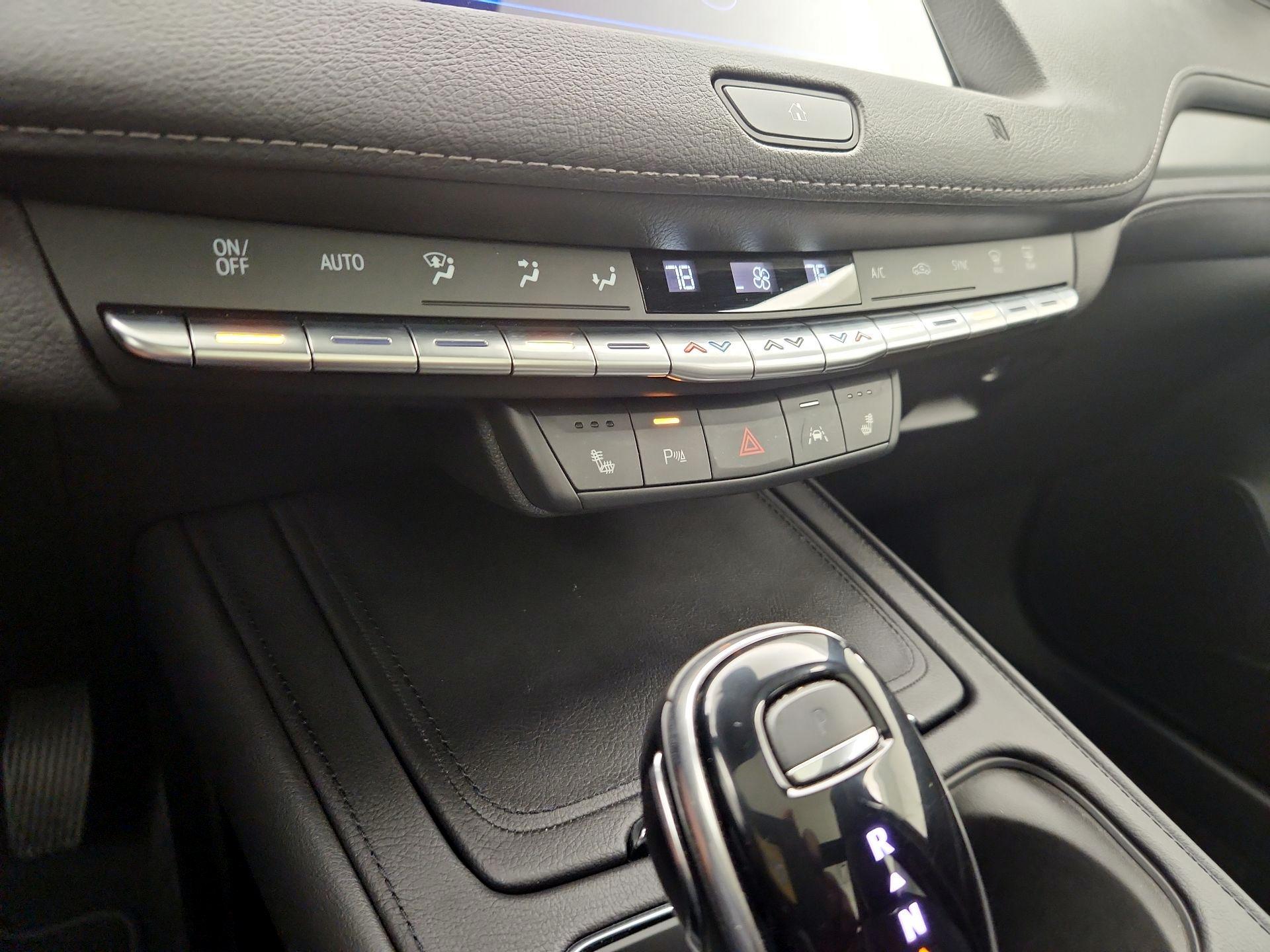 Thumbnail: 2020 Cadillac XT4 - 17