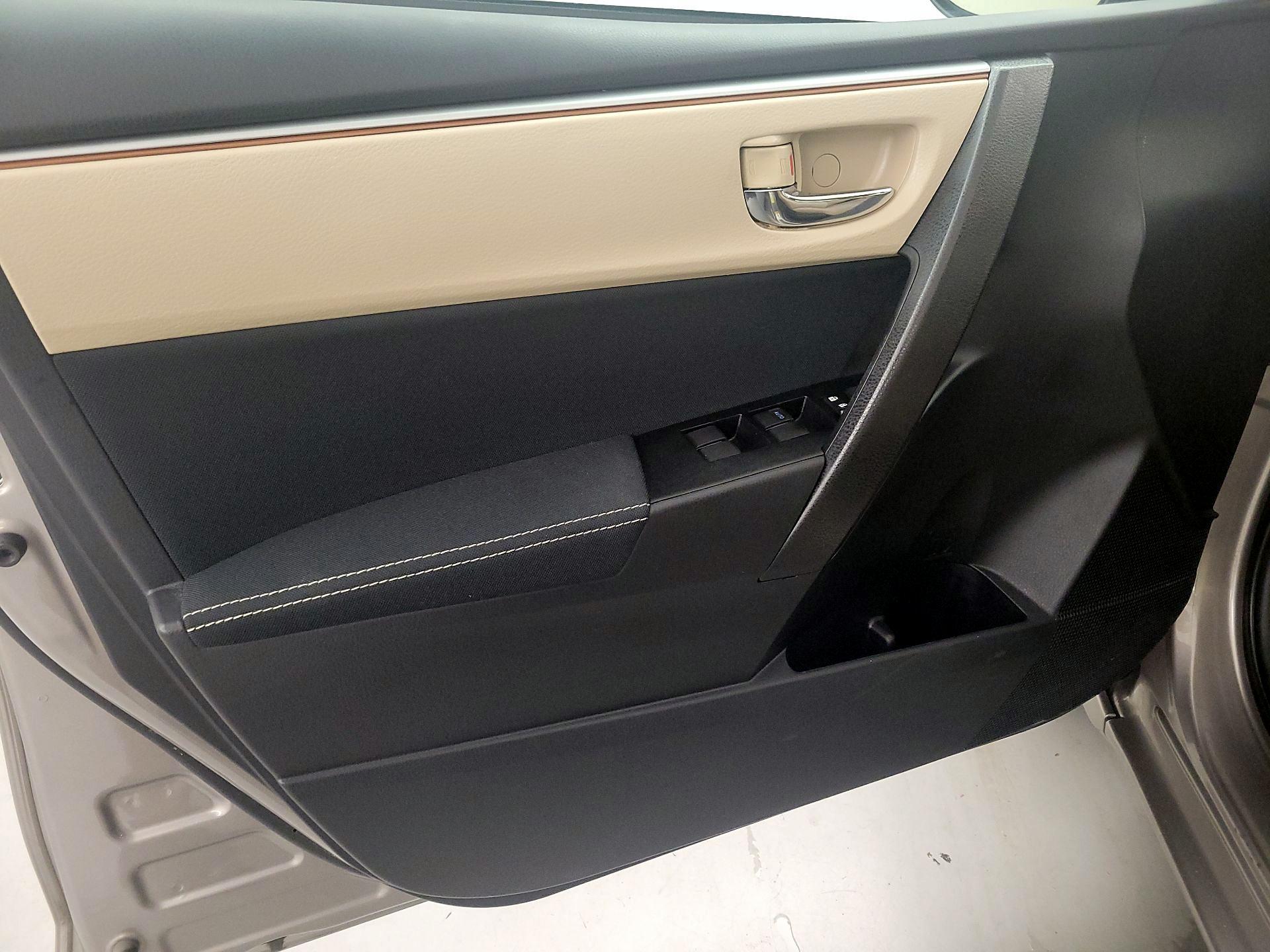 Thumbnail: 2015 Toyota Corolla - 12