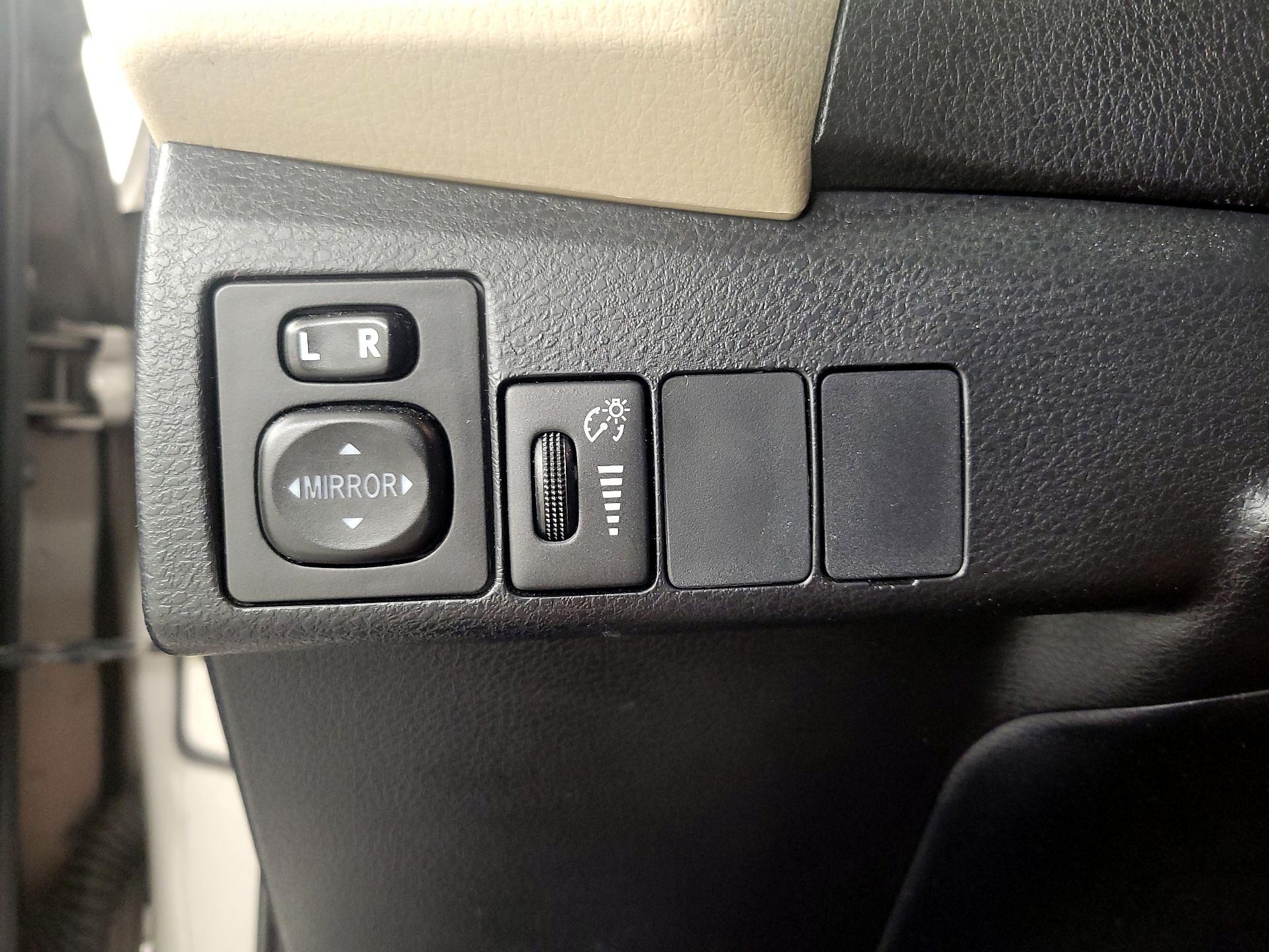 Thumbnail: 2015 Toyota Corolla - 13