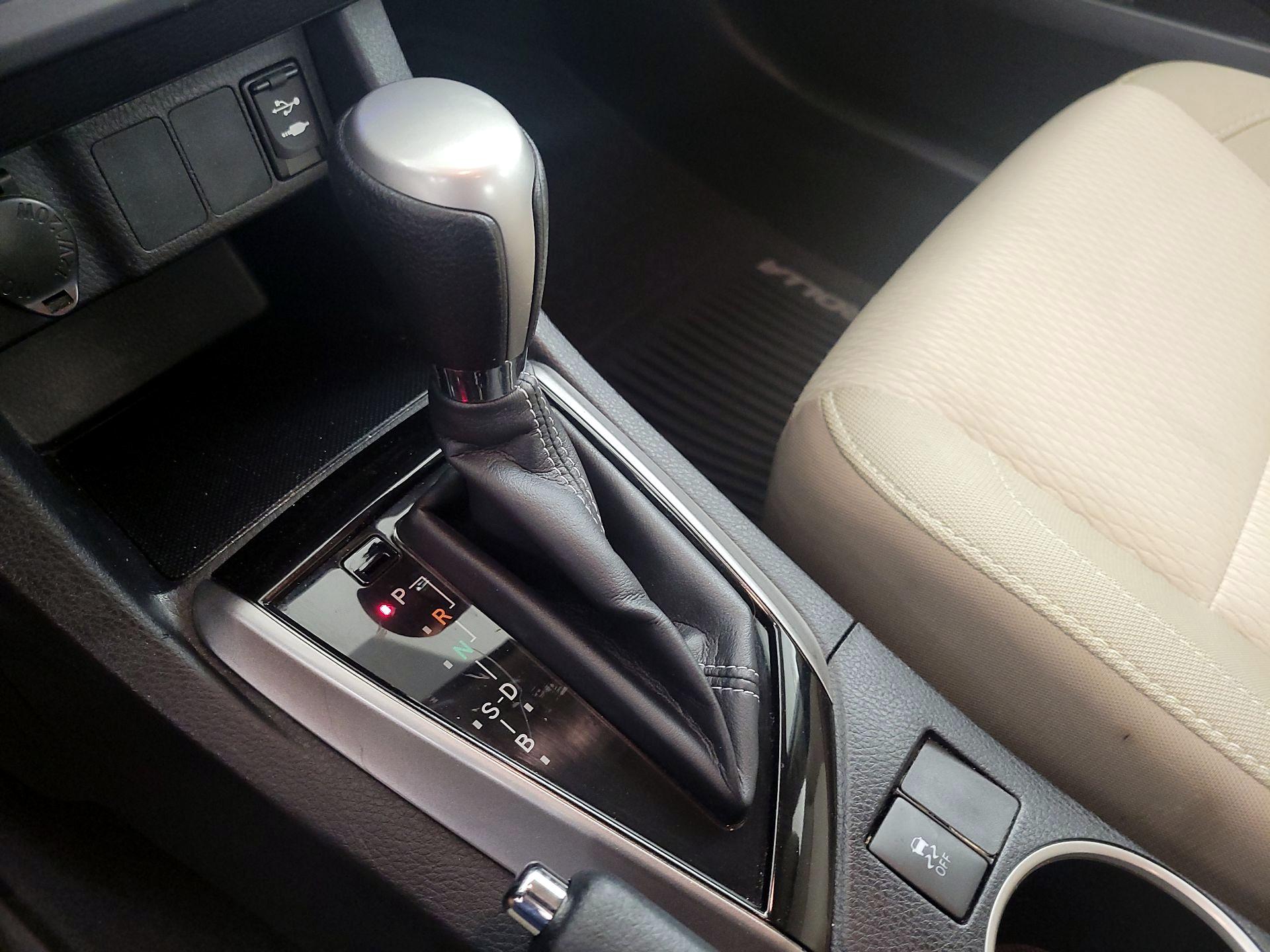 Thumbnail: 2015 Toyota Corolla - 17
