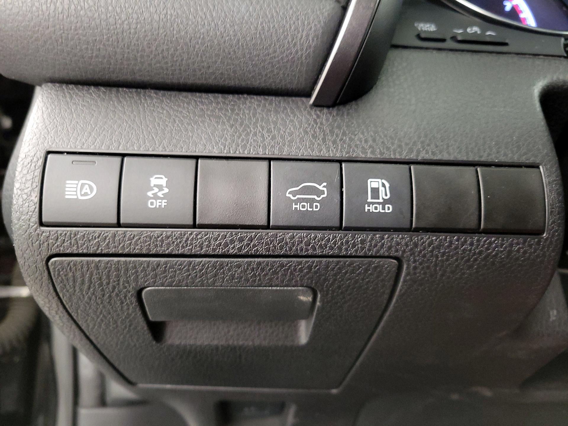 Thumbnail: 2019 Toyota Camry - 13