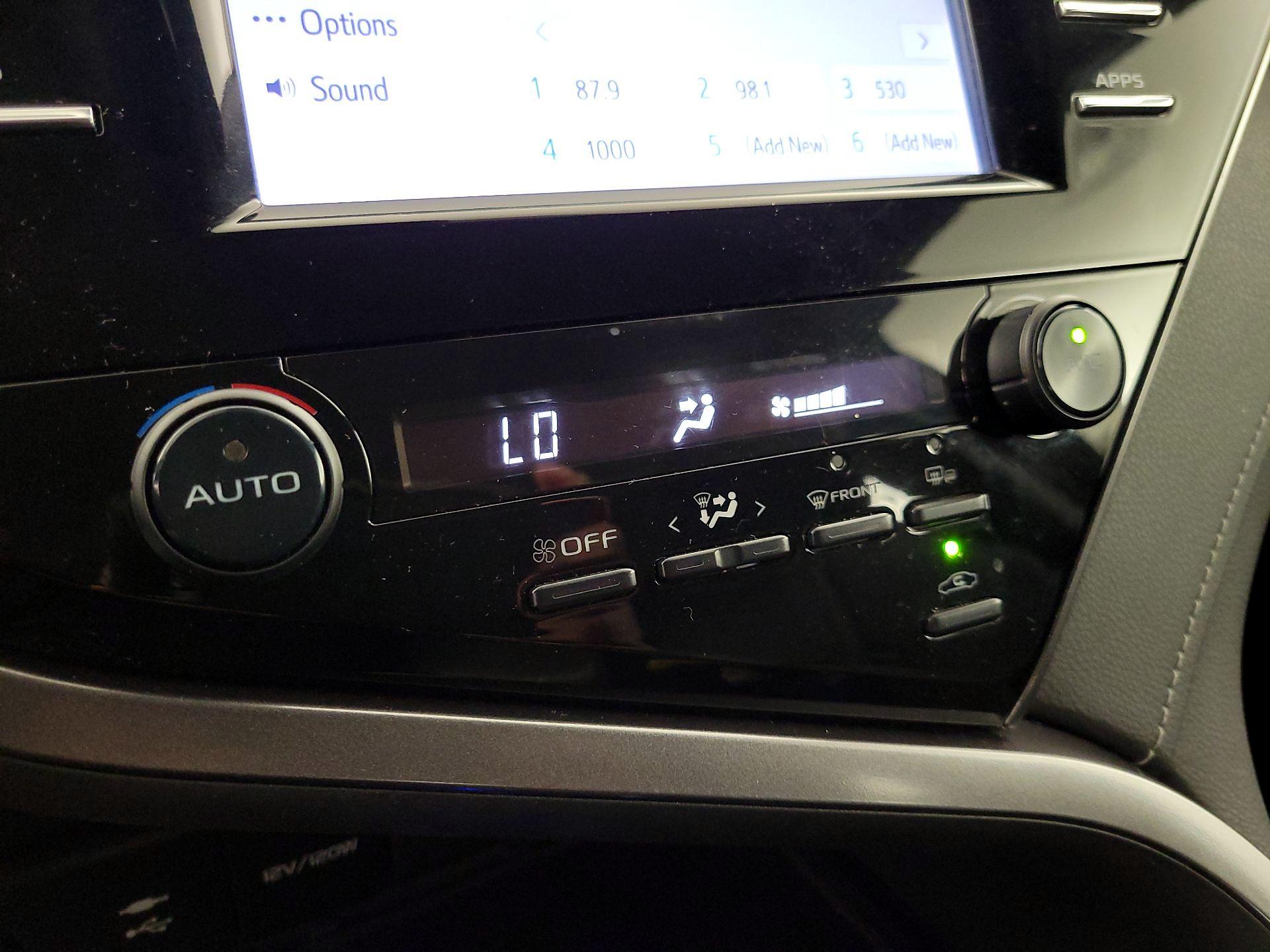Thumbnail: 2019 Toyota Camry - 16