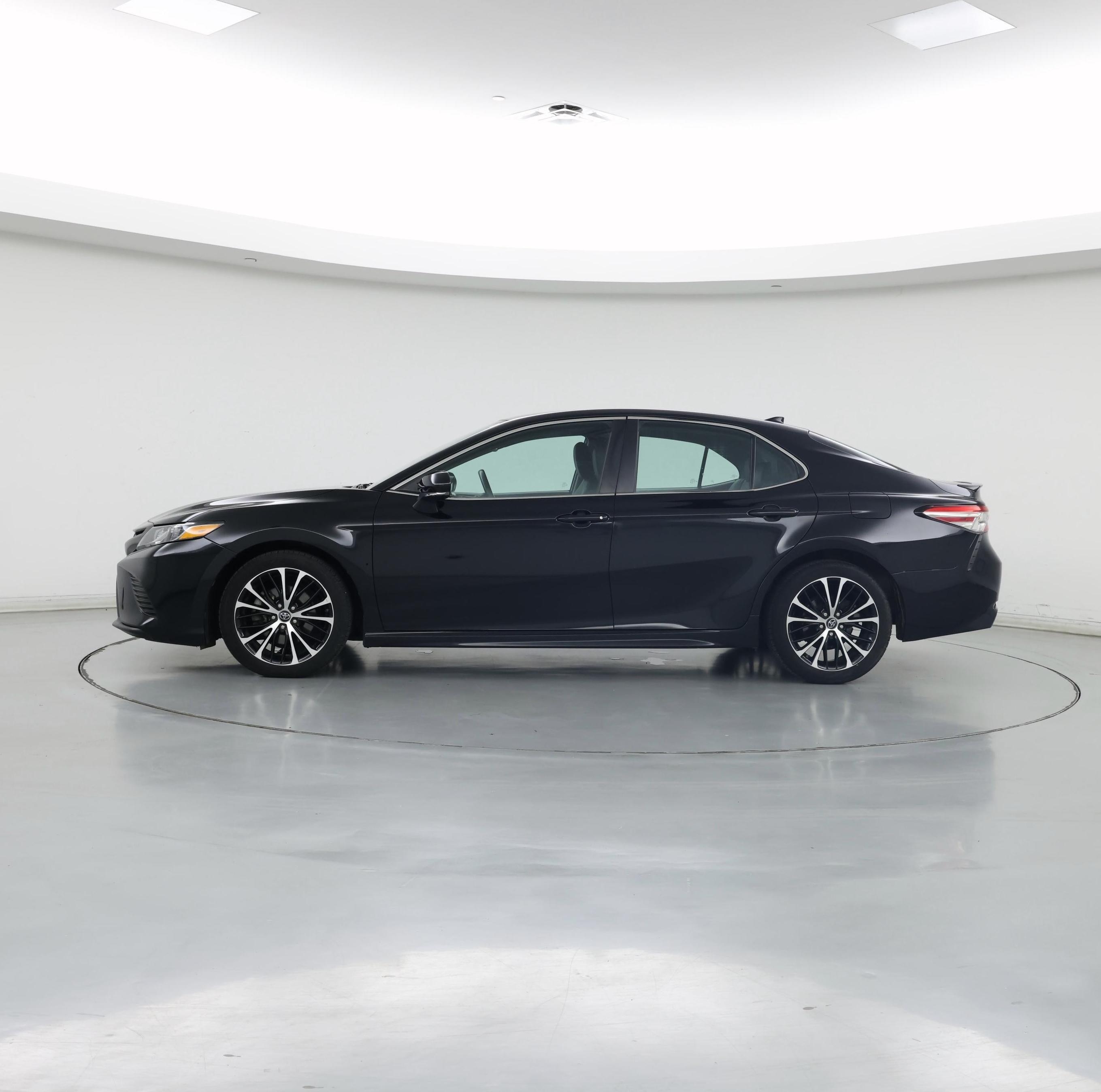 Thumbnail: 2019 Toyota Camry - 3