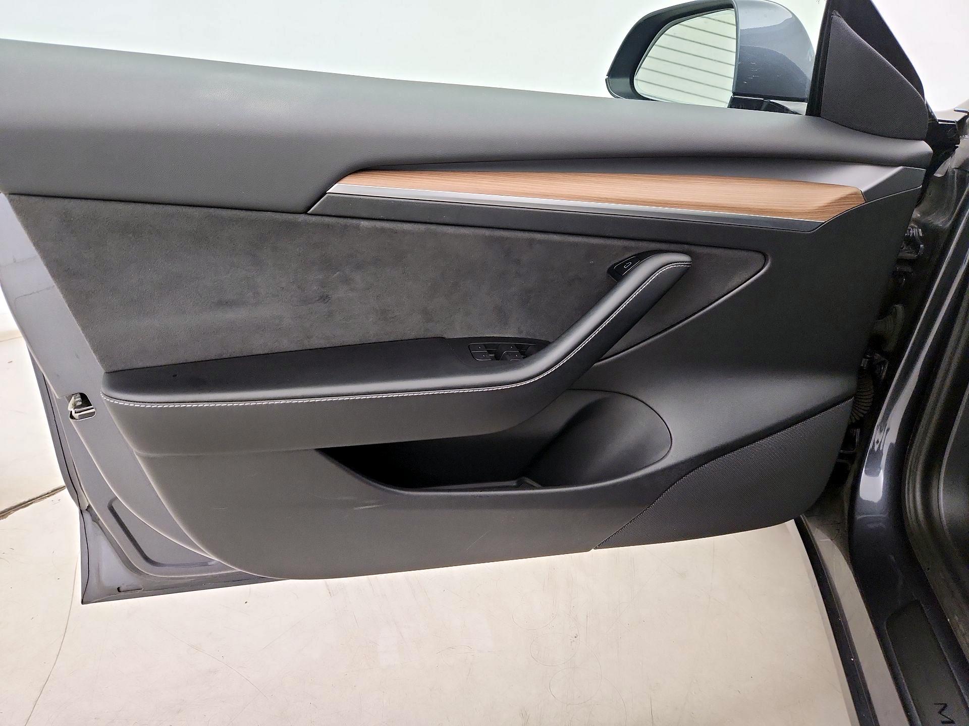 Thumbnail: 2021 Tesla Model 3 - 12