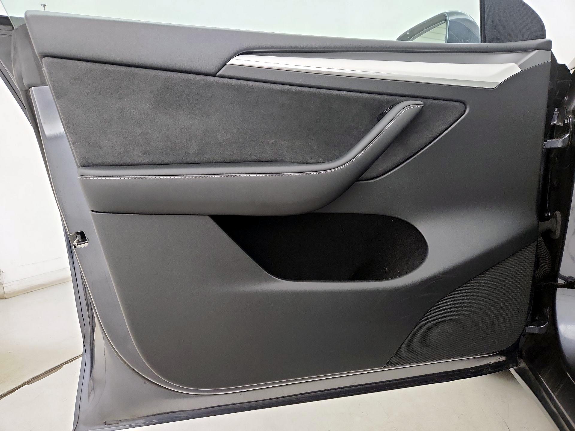 Thumbnail: 2023 Tesla Model Y - 12