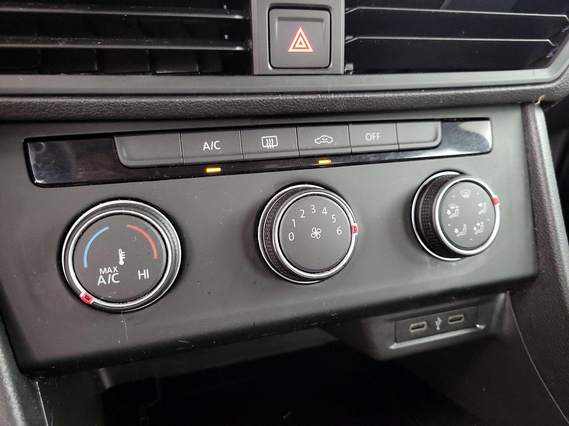 Thumbnail: 2021 Volkswagen Jetta - 16