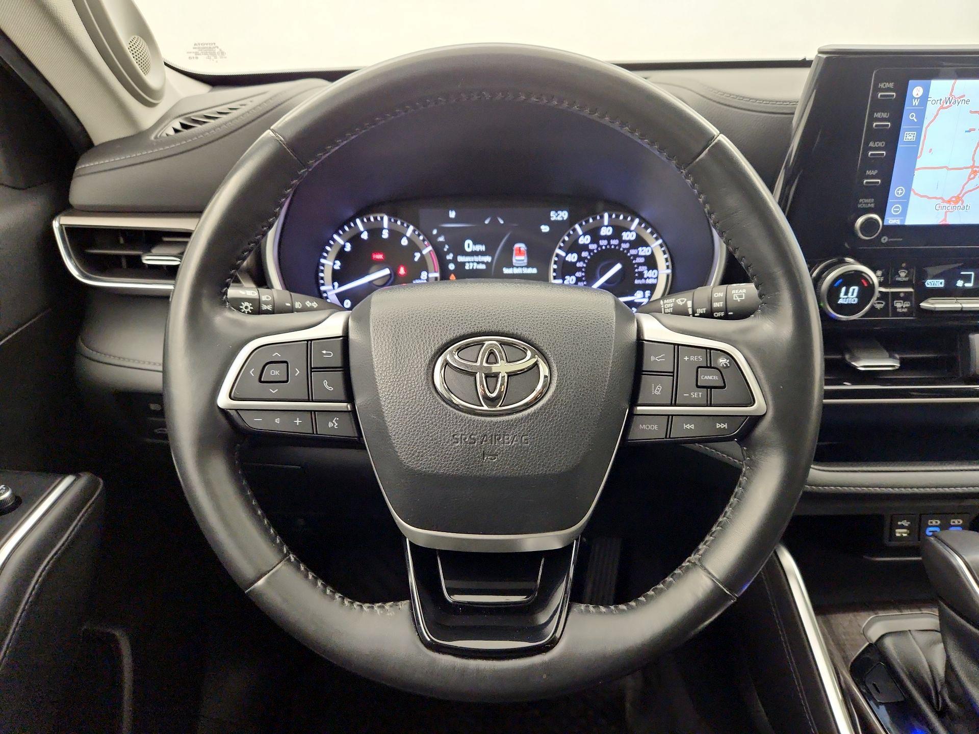 Thumbnail: 2022 Toyota Highlander - 10