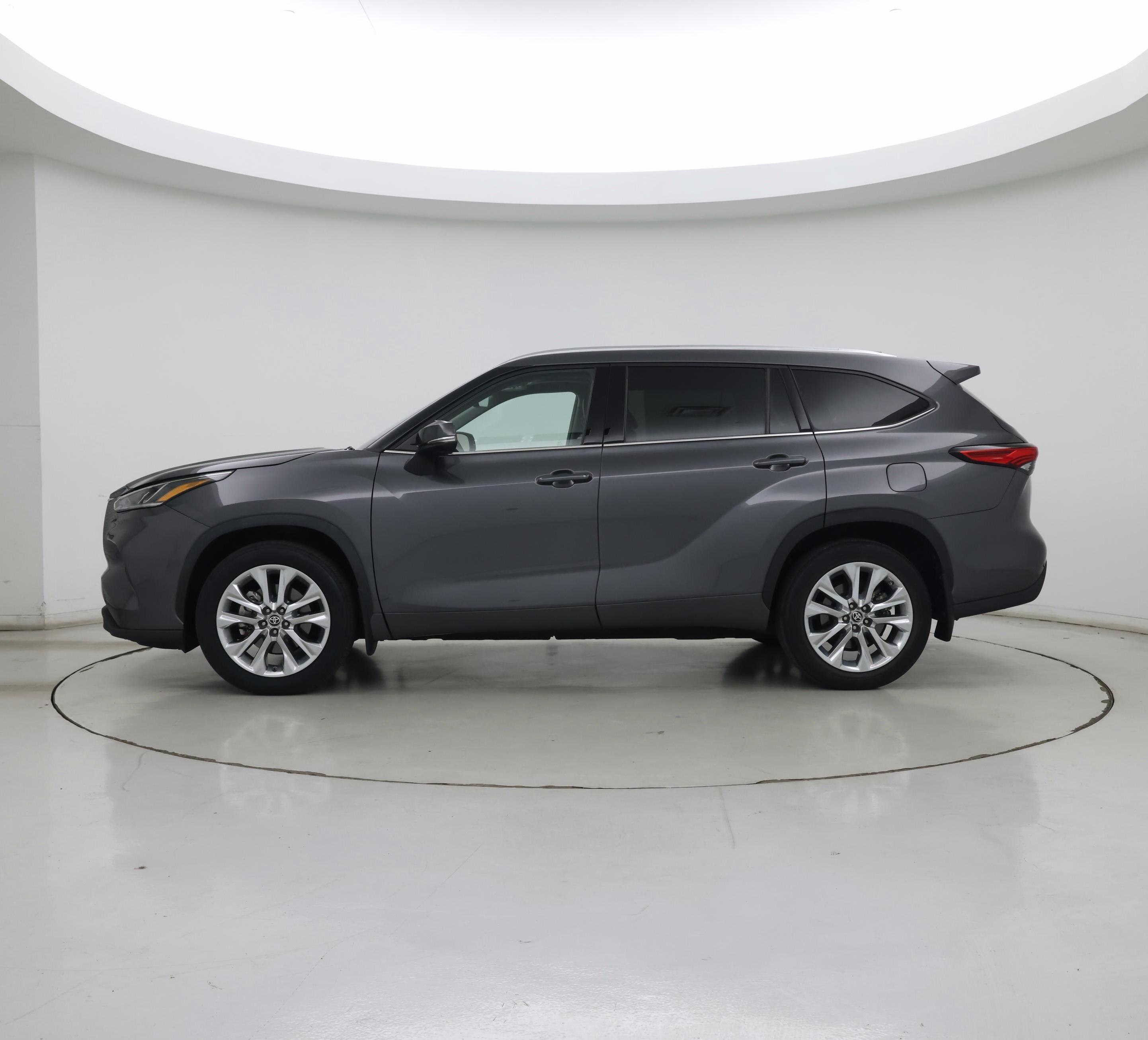 Thumbnail: 2022 Toyota Highlander - 3