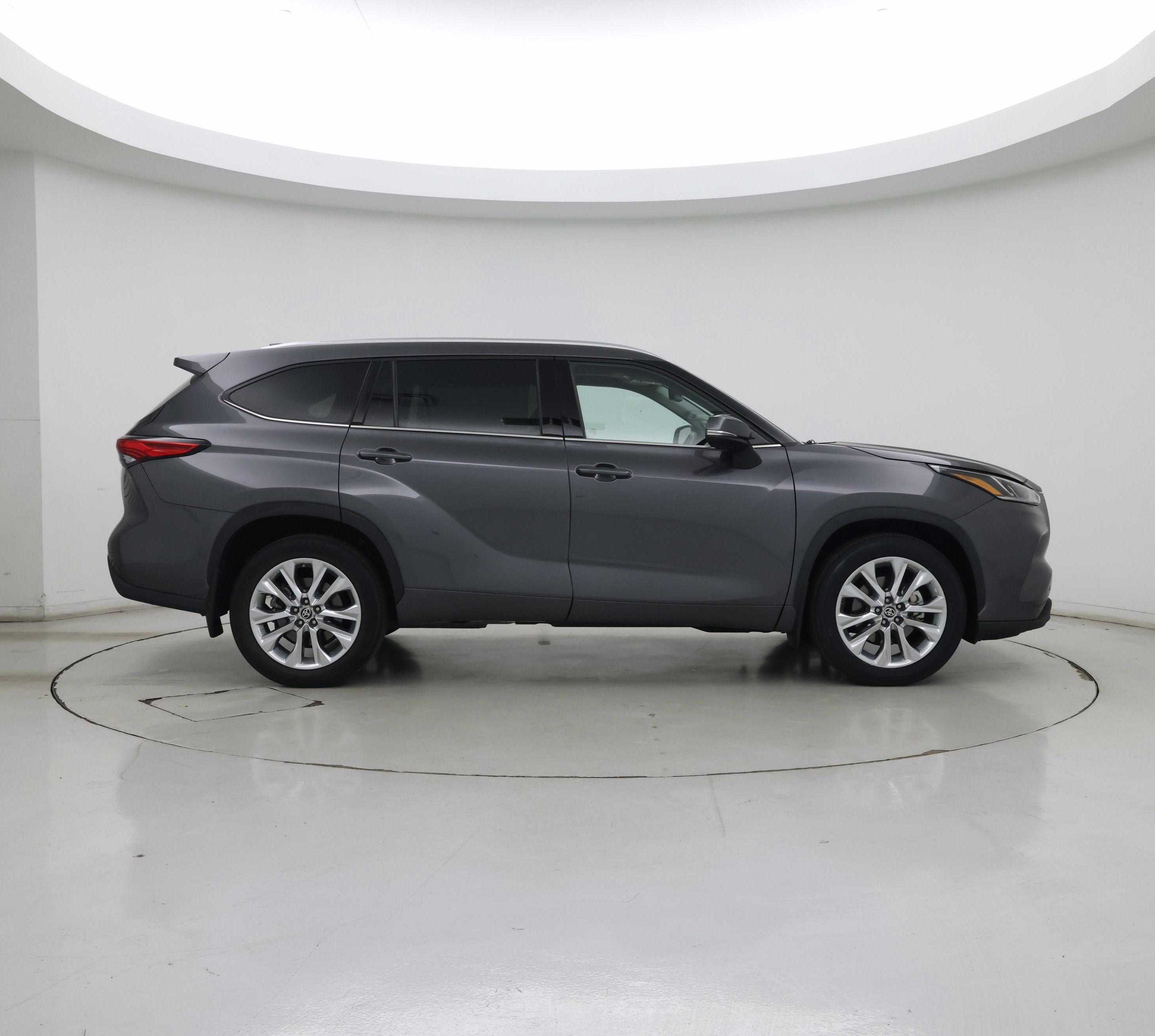 Thumbnail: 2022 Toyota Highlander - 7