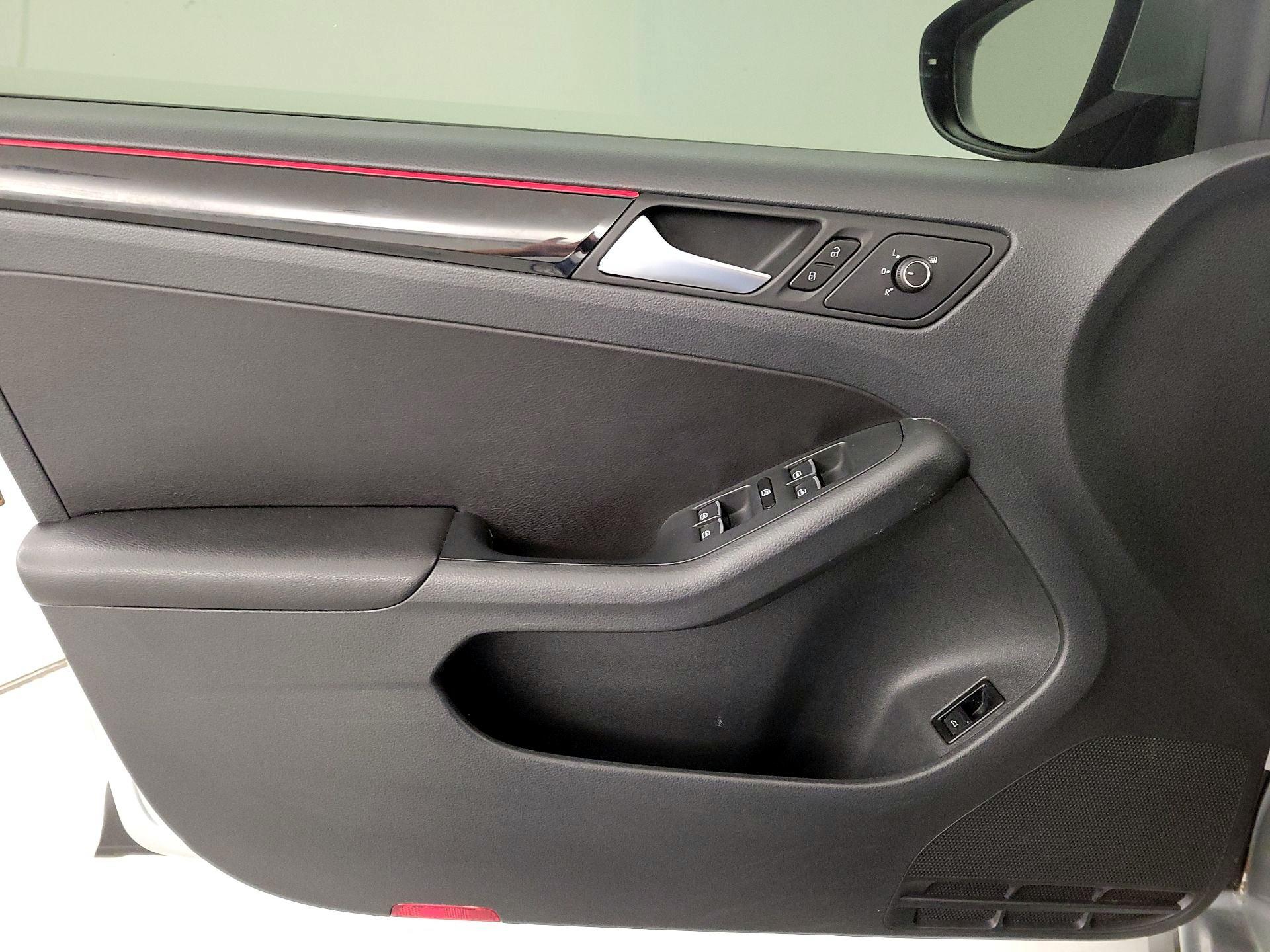 Thumbnail: 2016 Volkswagen Jetta - 12