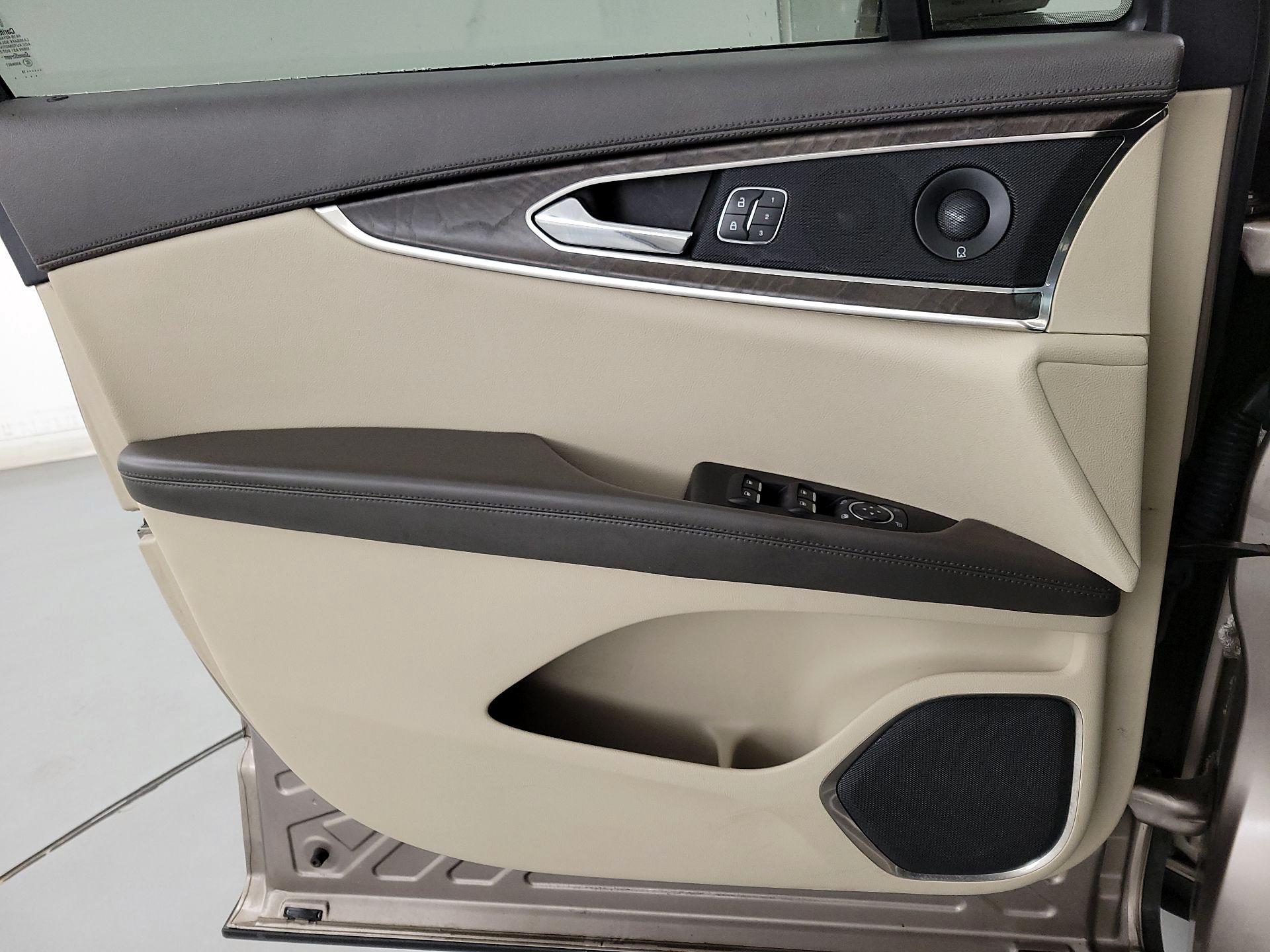 Thumbnail: 2019 Lincoln Nautilus - 12