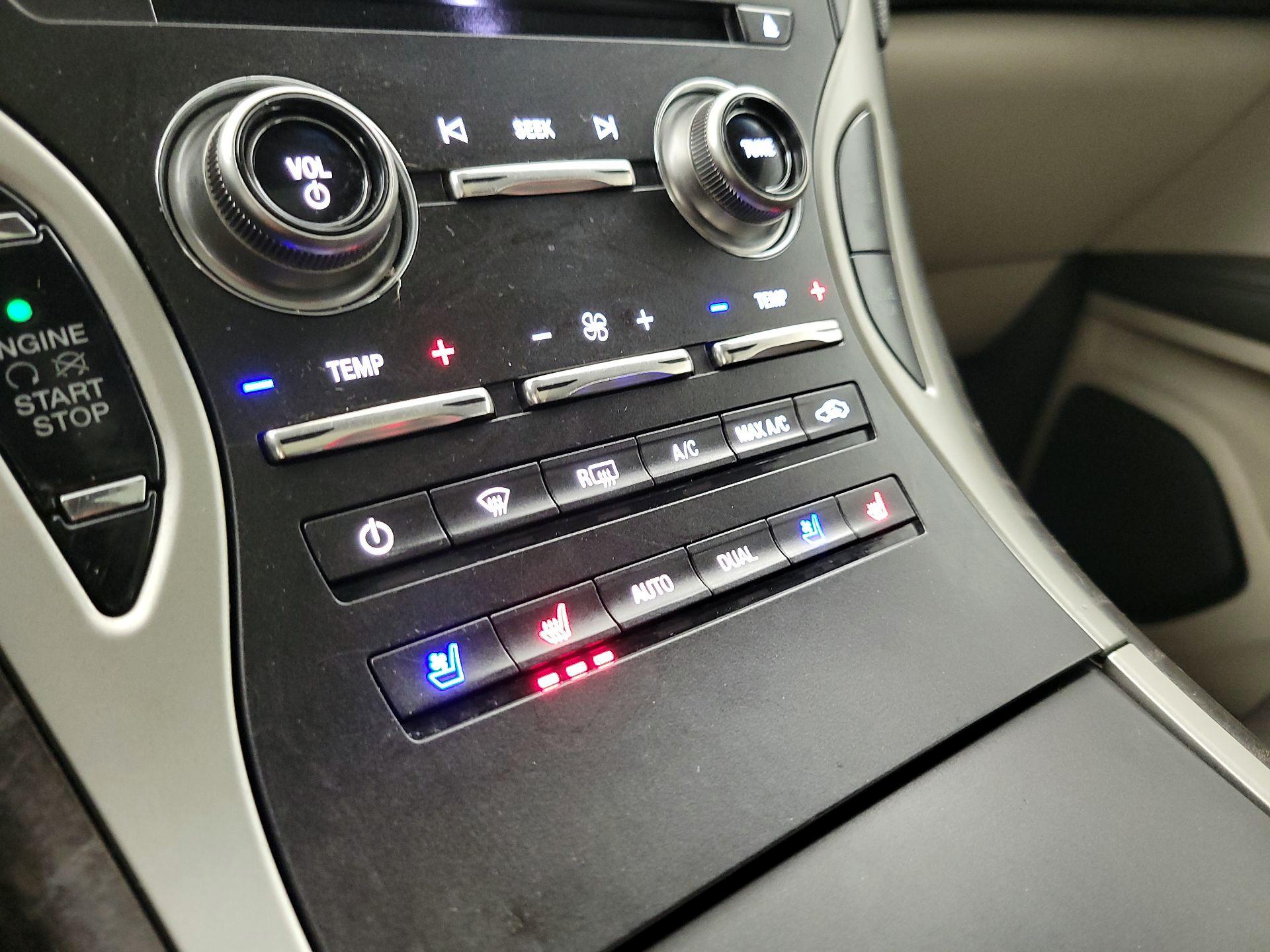 Thumbnail: 2019 Lincoln Nautilus - 17