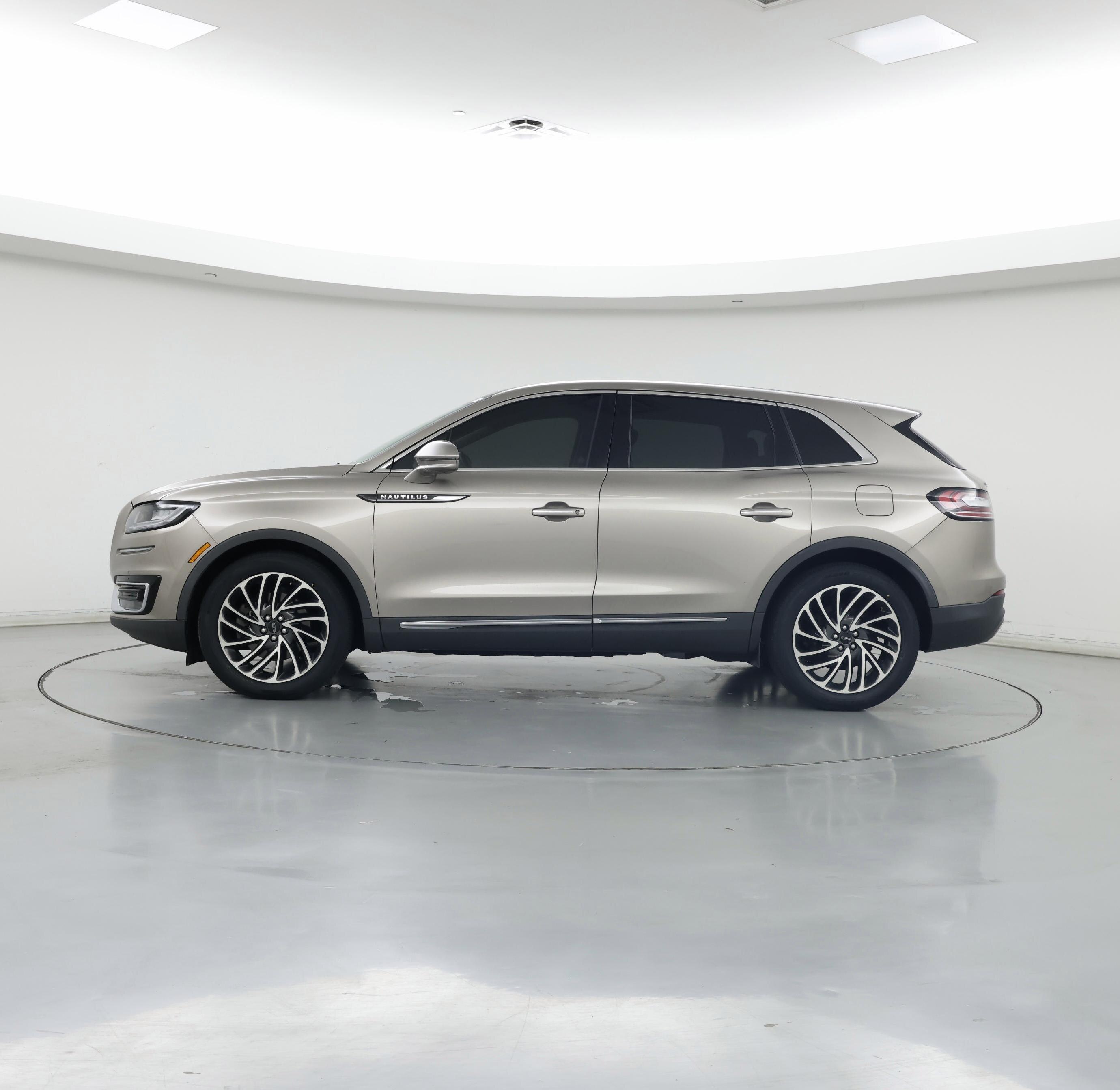 Thumbnail: 2019 Lincoln Nautilus - 3