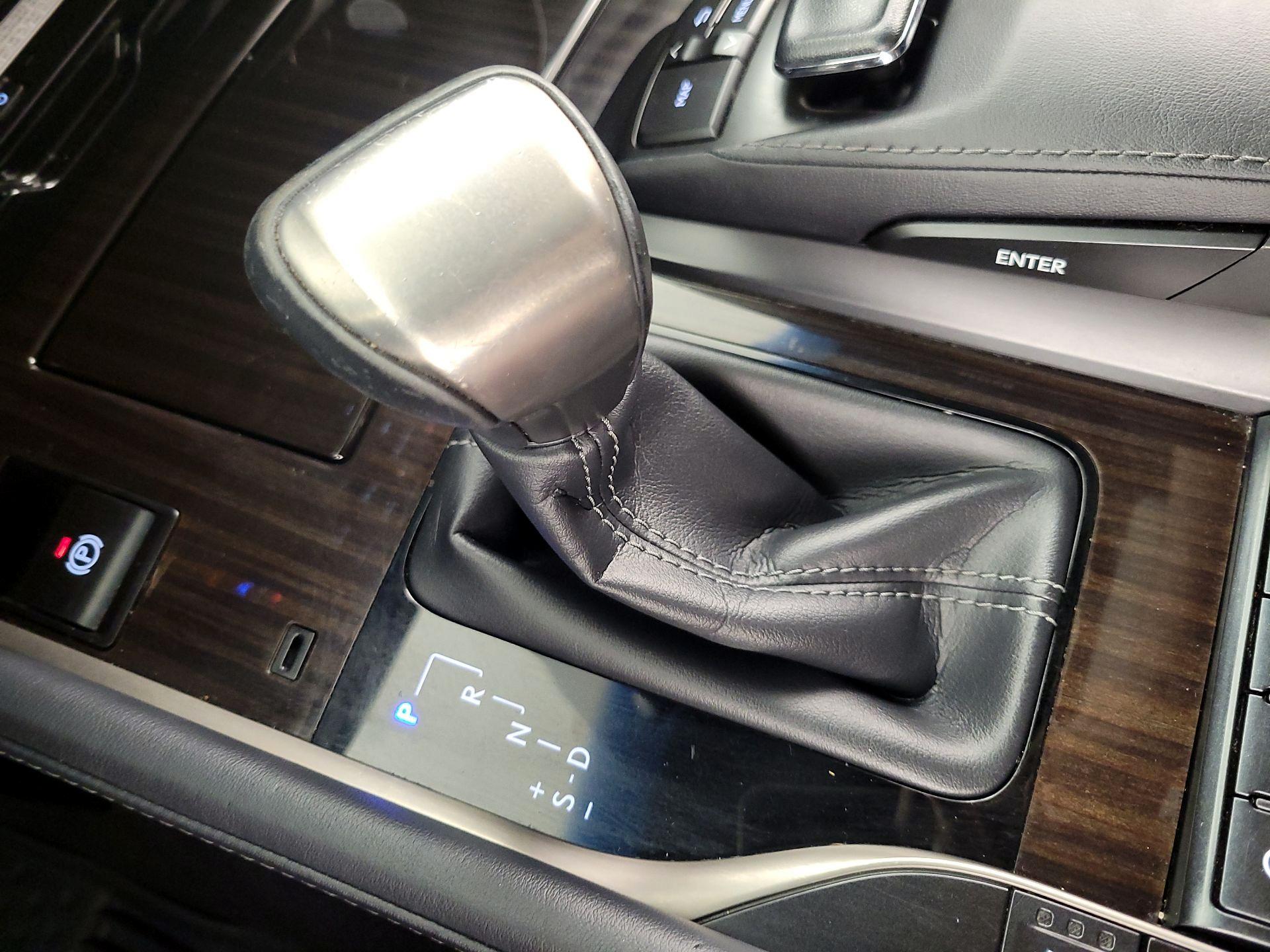 Thumbnail: 2020 Lexus LX - 18