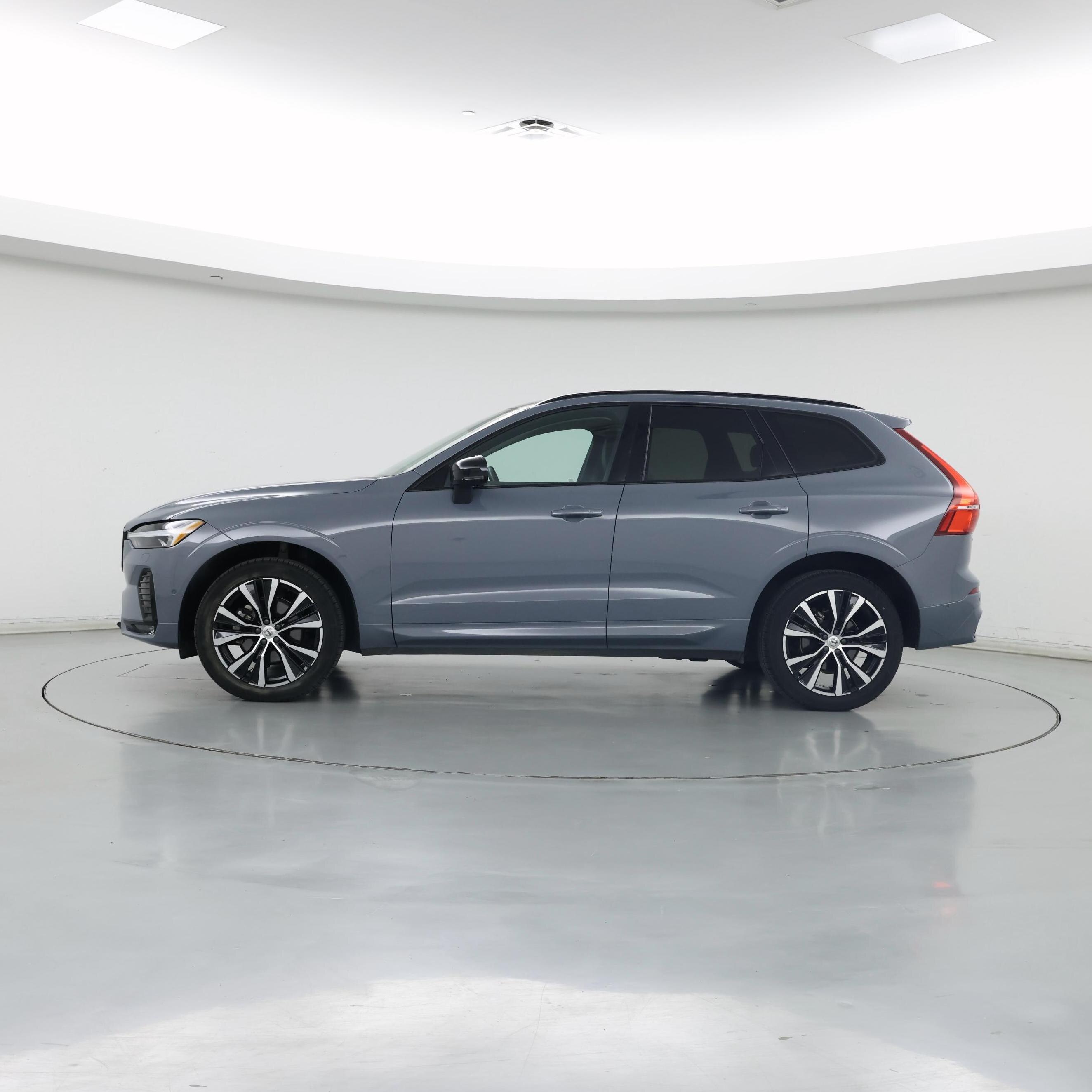 Thumbnail: 2023 Volvo XC60 - 3