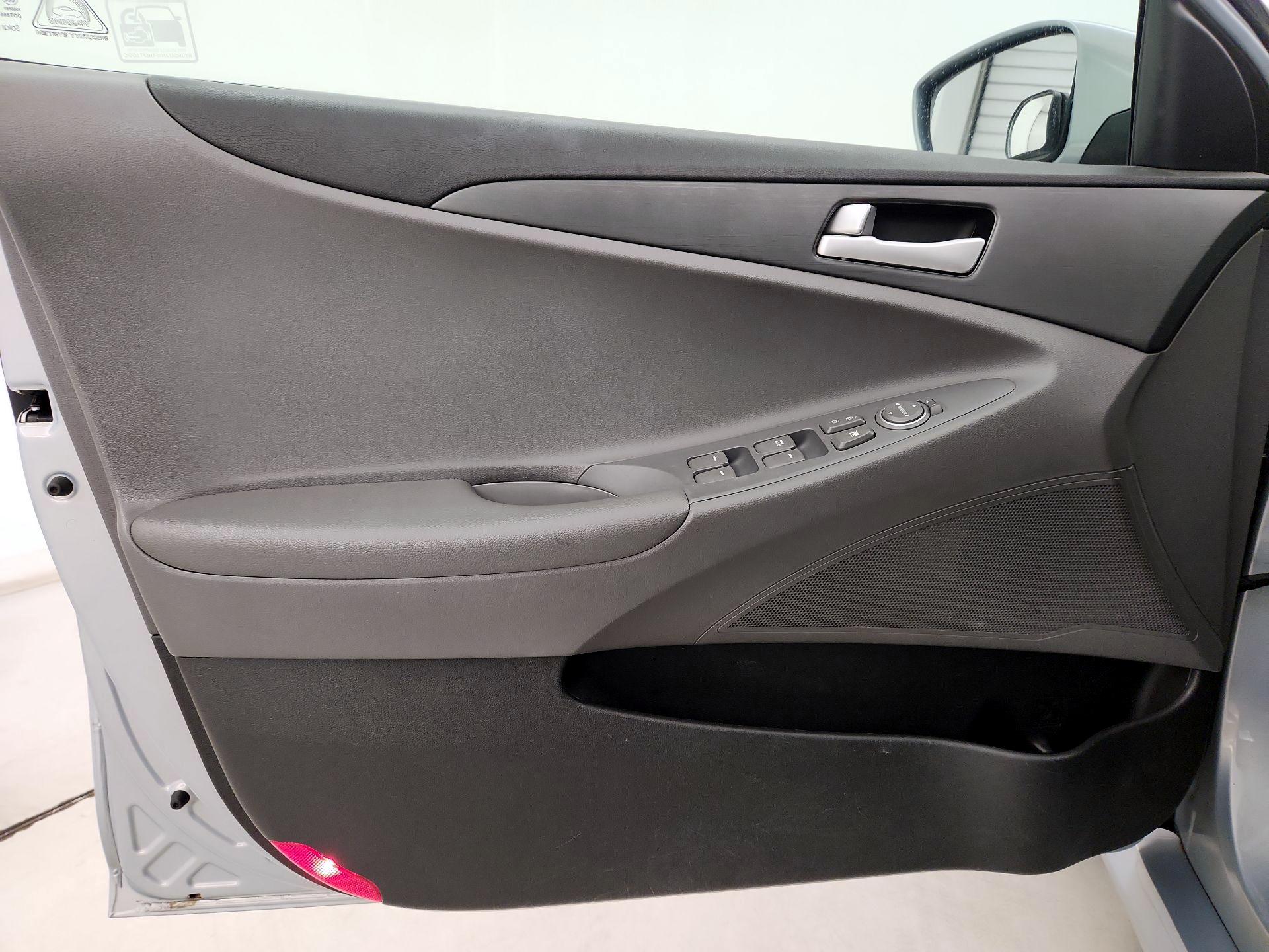 Thumbnail: 2014 Hyundai Sonata - 12
